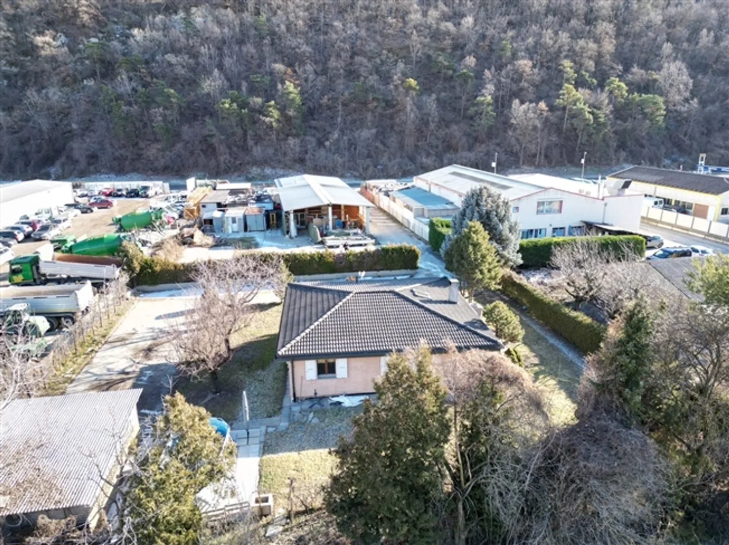 HOUSE WITH BUILDING RIGHTS IN CHALAIS - Photo 3 of 12