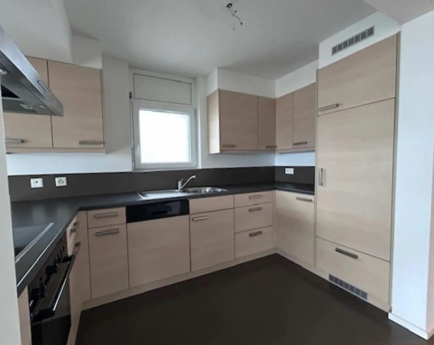 APPARTEMENT DE 4.5 PIÈCES AVEC GRANDE TERRASSE - Photo 8 sur 18