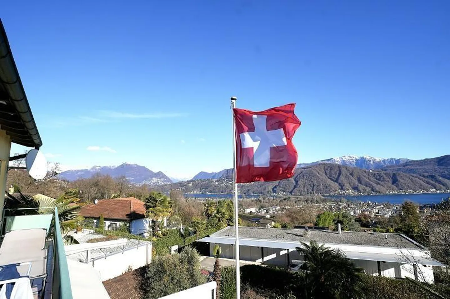Villa 4 1/2 pièces avec piscine et beau jardin - Photo 28 sur 31