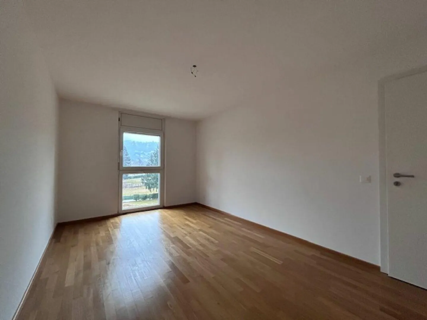 APPARTEMENT DE 4.5 PIÈCES AVEC GRANDE TERRASSE - Photo 11 sur 18