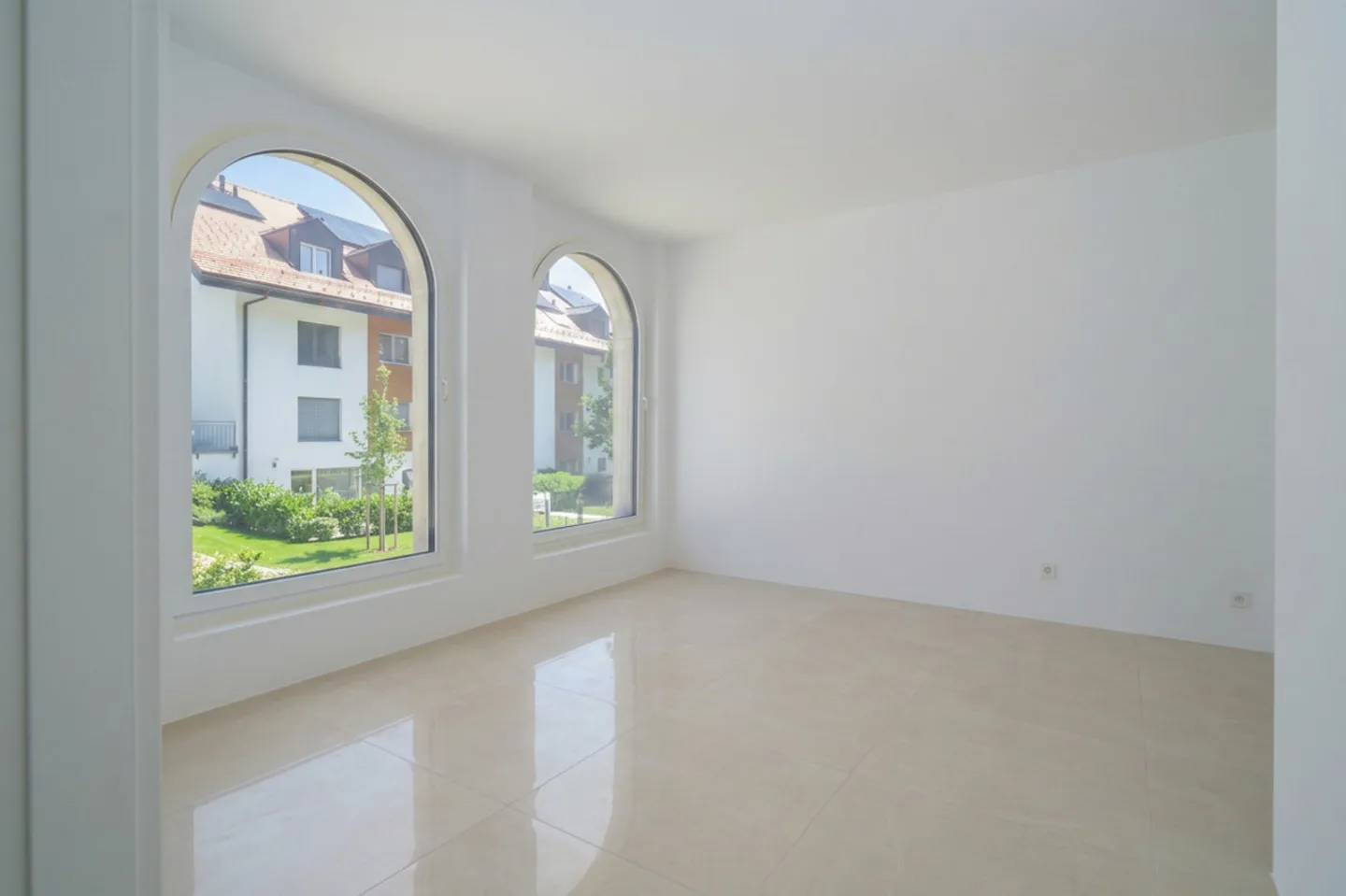 Exceptional professional space of 124 m² in a new and dynamic neighborhood - Photo 1 of 14