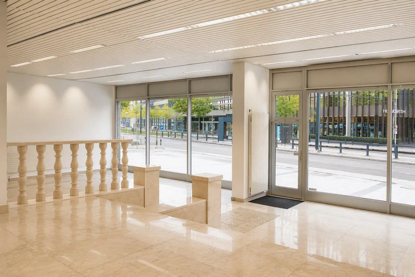 253 m² Spazio Commerciale con Alta Visibilità a Zurigo-Oerlikon - Foto 6 di 9