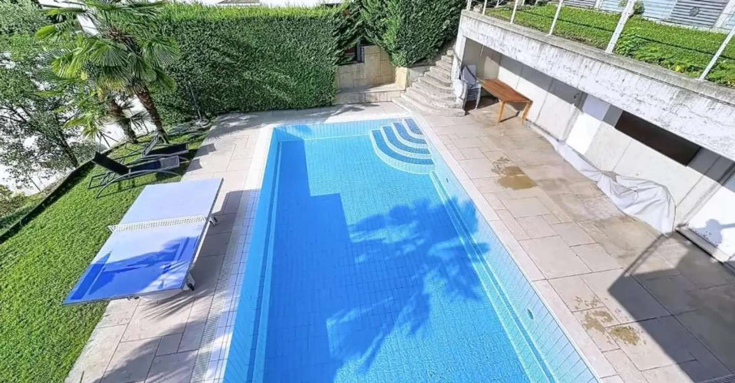 GENEROSE 7.5 STANZE IN UNA PICCOLA CONDOMINIO CON PISCINA - Foto 3 di 10