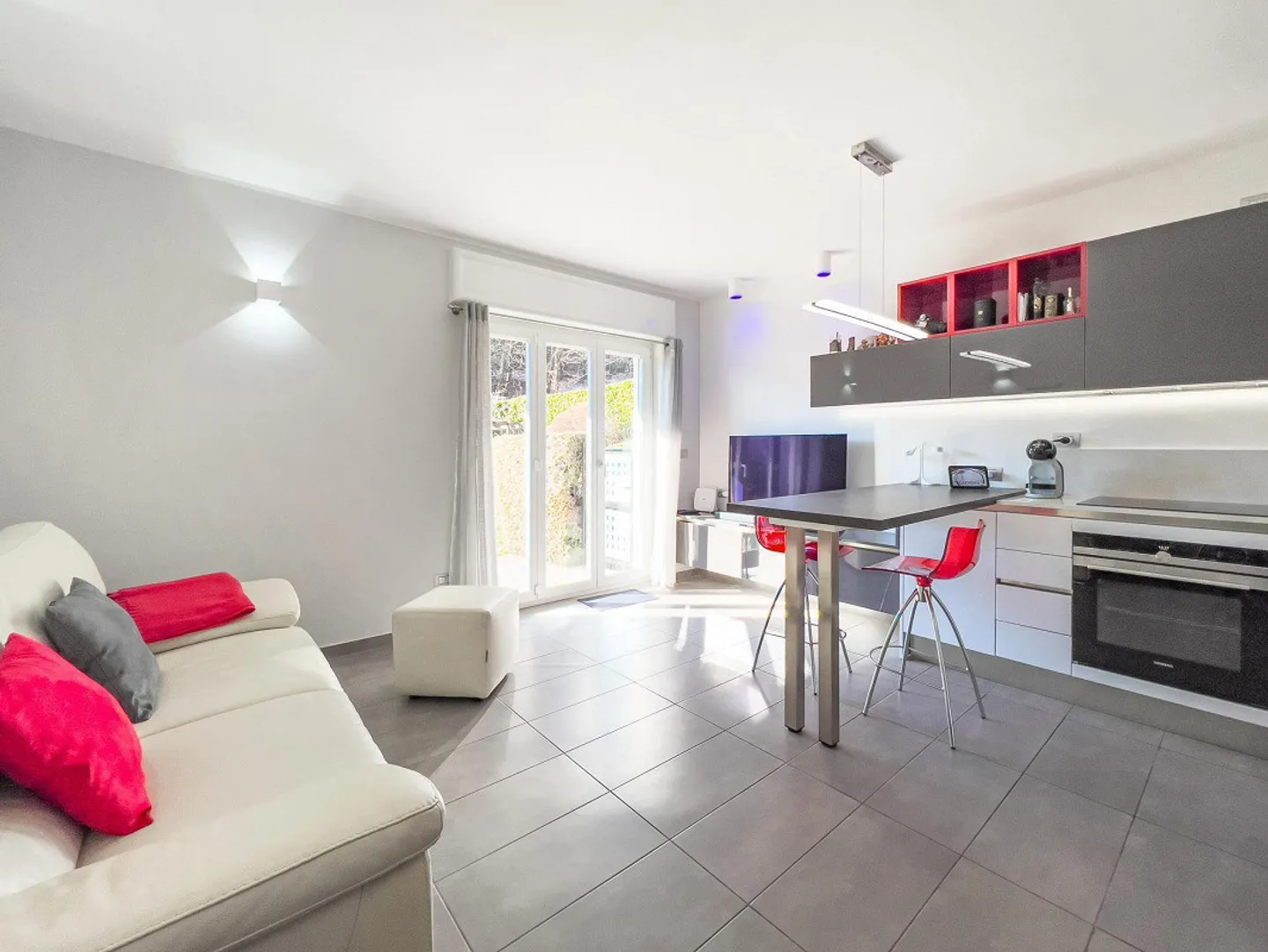 3.5 rooms with garden in Carona - Secondary residence - Photo 2 of 8