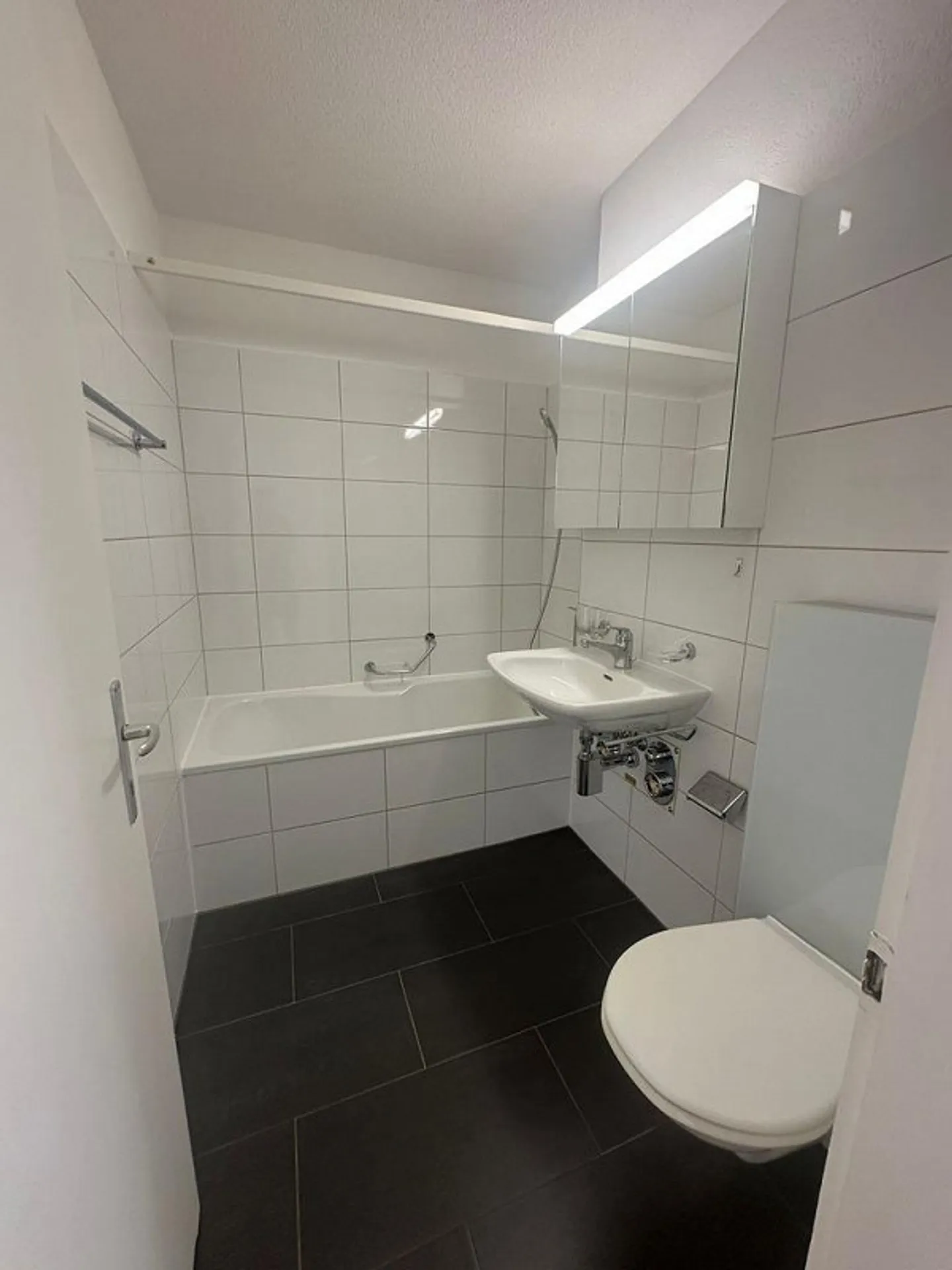 Helle 2.5-Zimmer Wohnung mit Aussicht - Foto 3 von 6