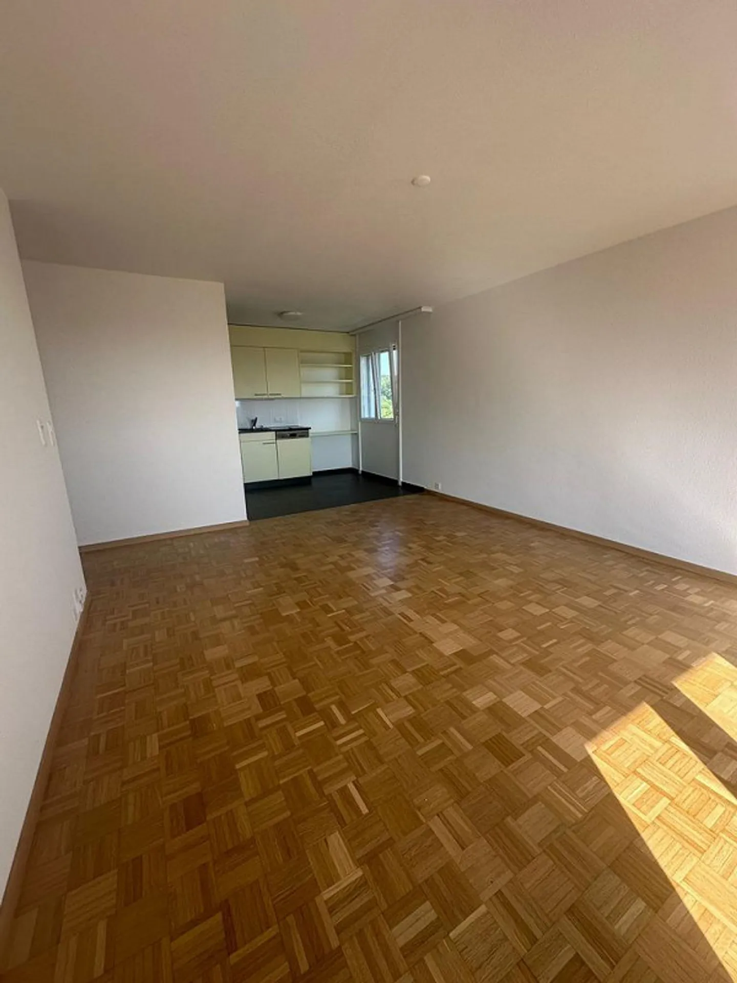 Helle 2.5-Zimmer Wohnung mit Aussicht - Foto 4 von 6