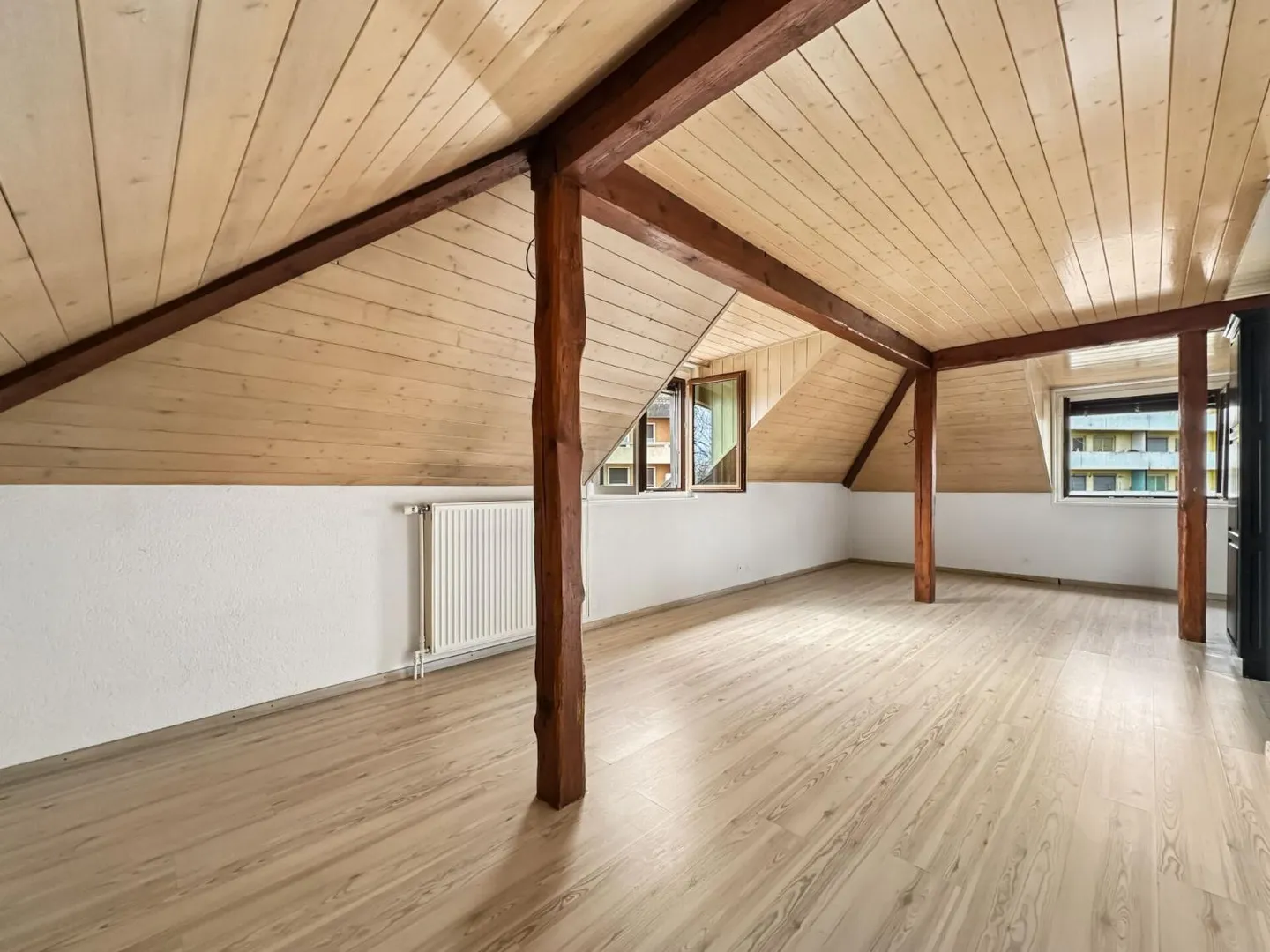 Appartement avec 5,5 pièces dans les combles, en face de la Thielle - Photo 7 sur 13