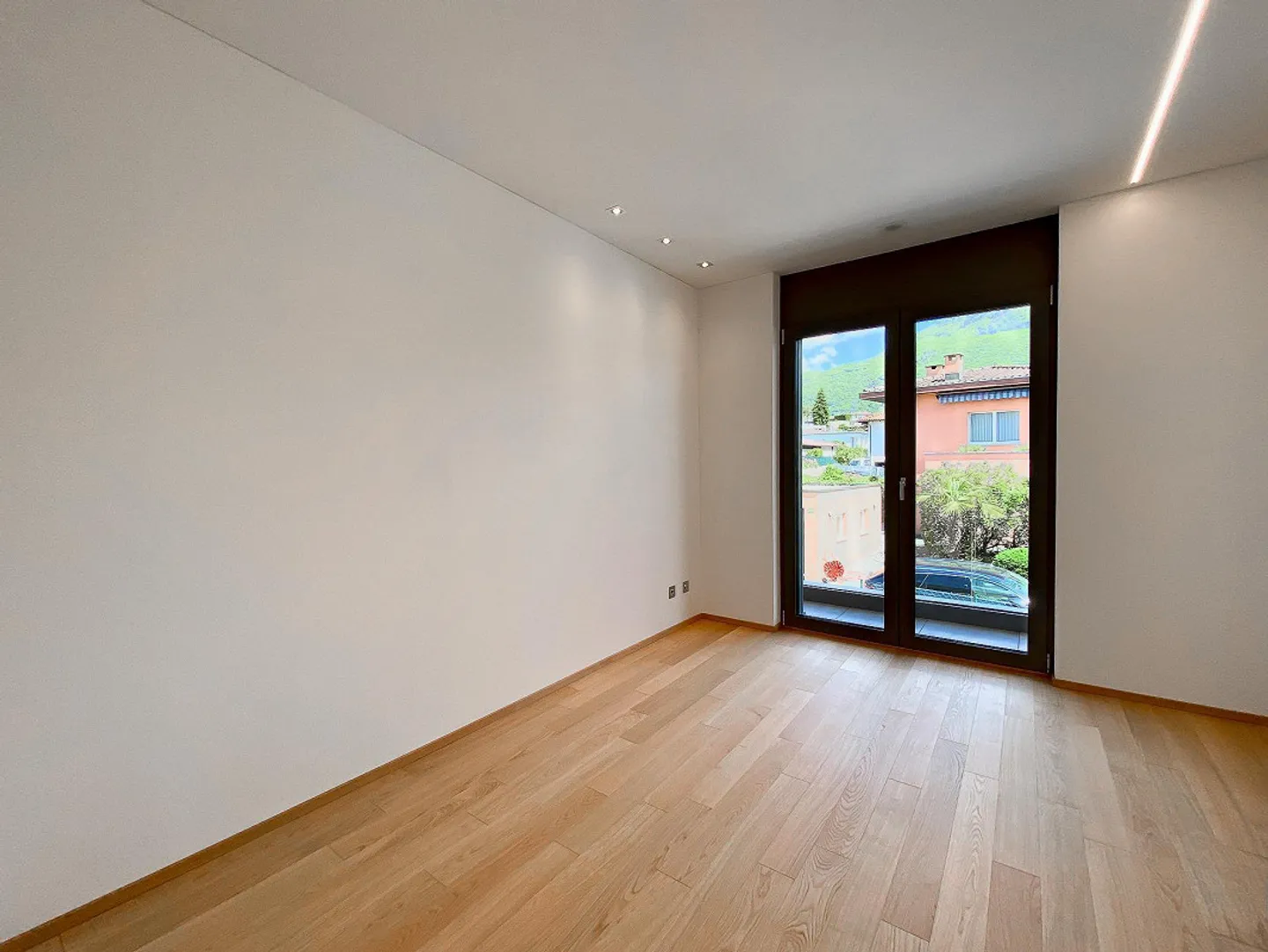 Modern 3.5 rooms in first location in Comano - Photo 4 of 8