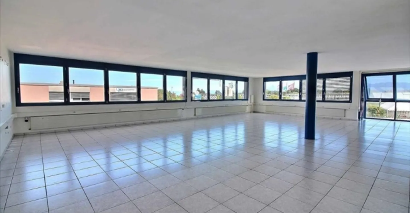 Office space for rent - Photo 1 of 6