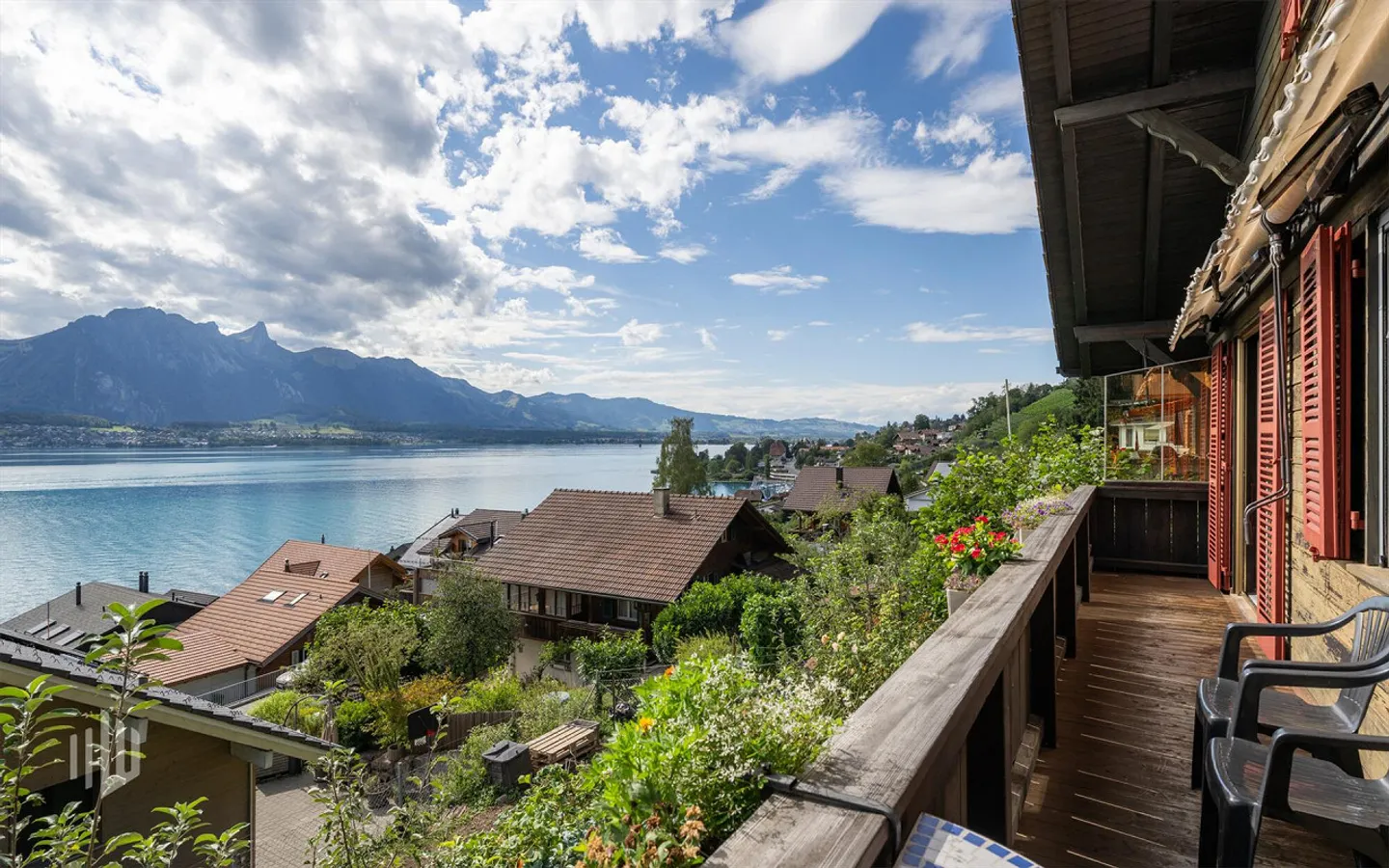 ImmoWyss - Chalet with a separate apartment in a scenic location - Photo 9 of 13