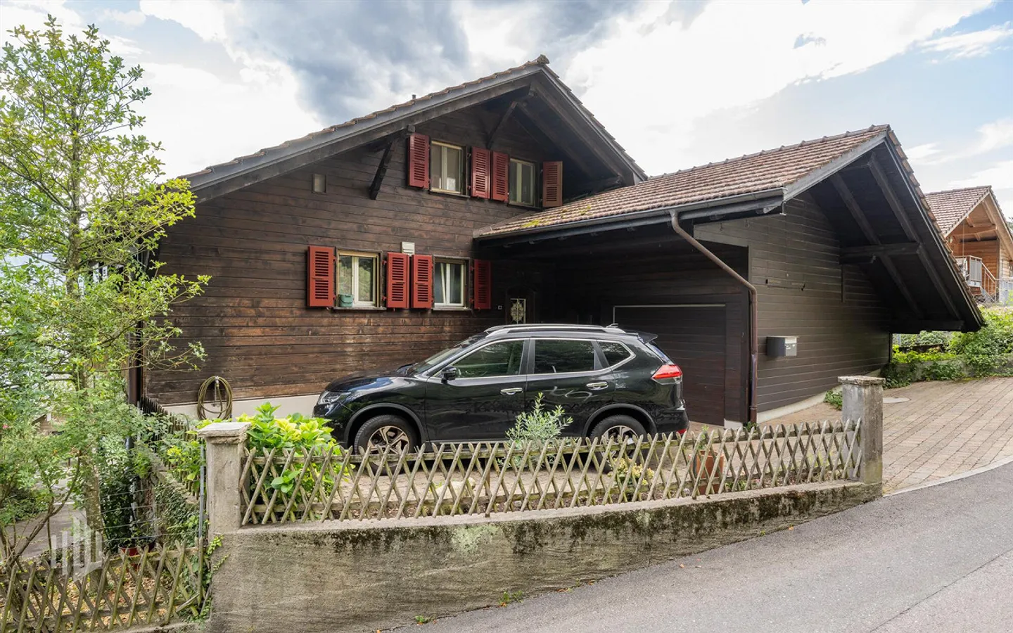 ImmoWyss - Chalet with a separate apartment in a scenic location - Photo 12 of 13