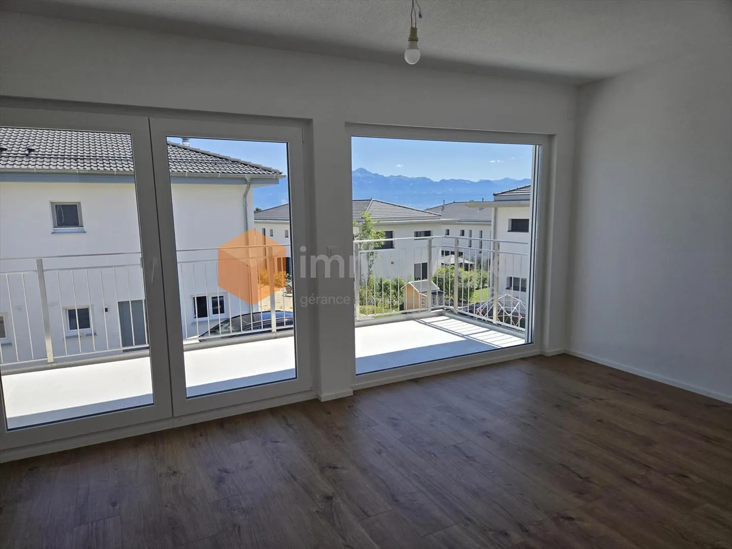 «Zu vermieten Wunderschönes 5.5 Zimmer-Reihenhaus nahe EPFL und See» - Foto 6 von 8