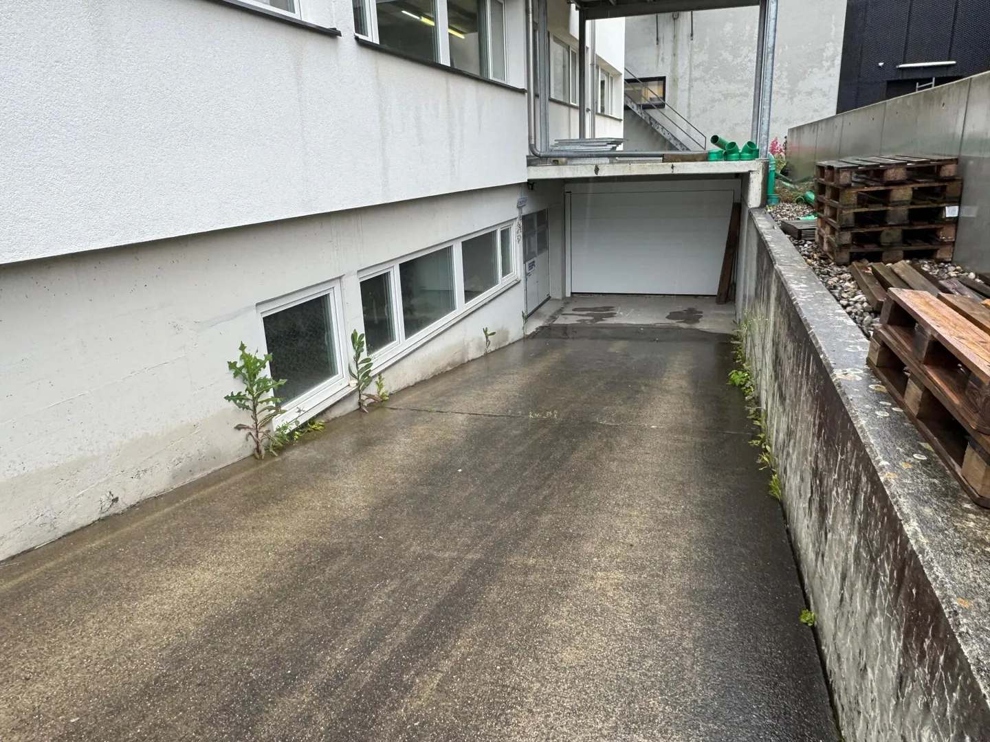 Approfitta di un enorme laboratorio e magazzino! - Foto 2 di 6