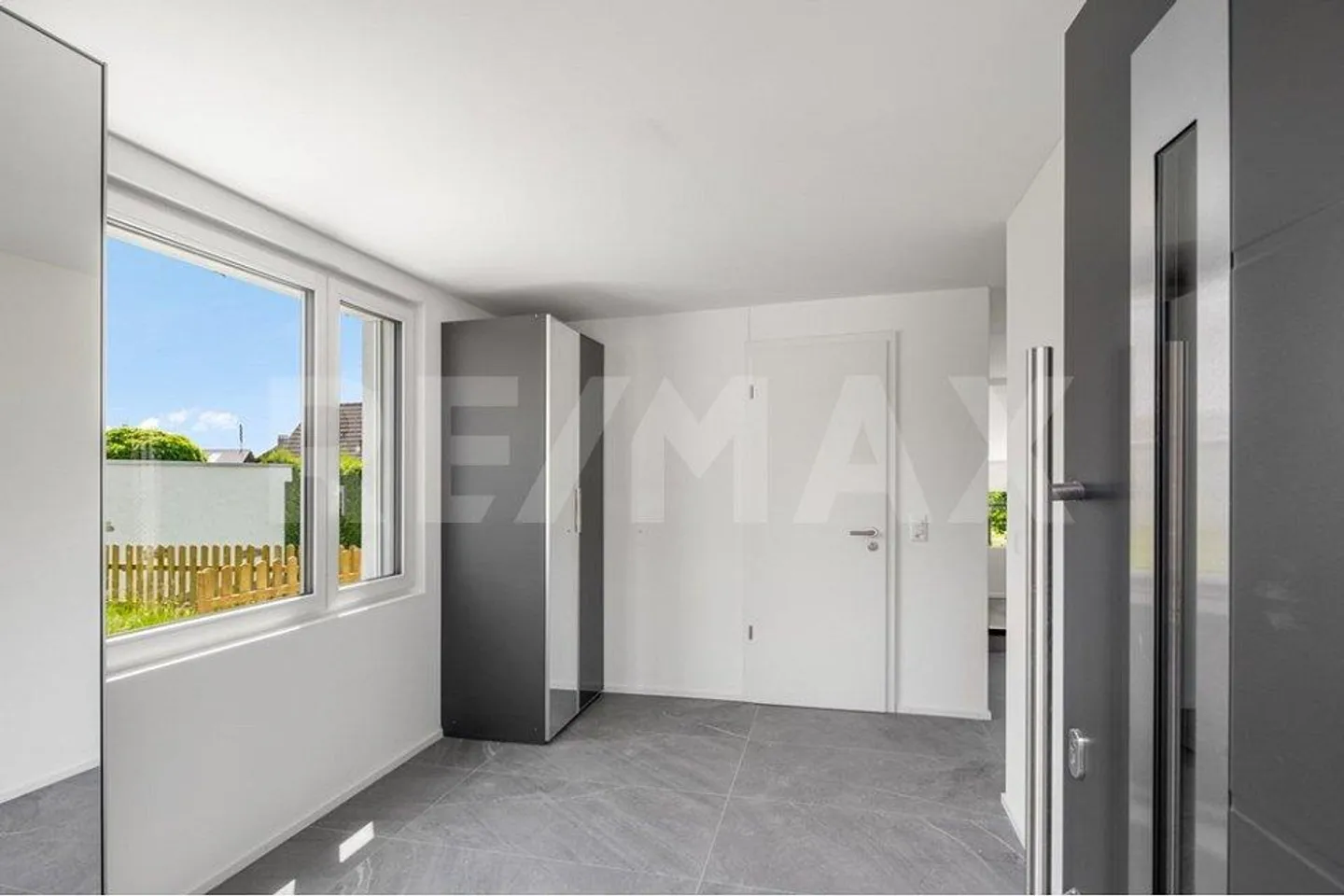 Ideale per famiglie – 4½ stanze, completamente ristrutturato, spazioso e con giardino! - Foto 2 di 13