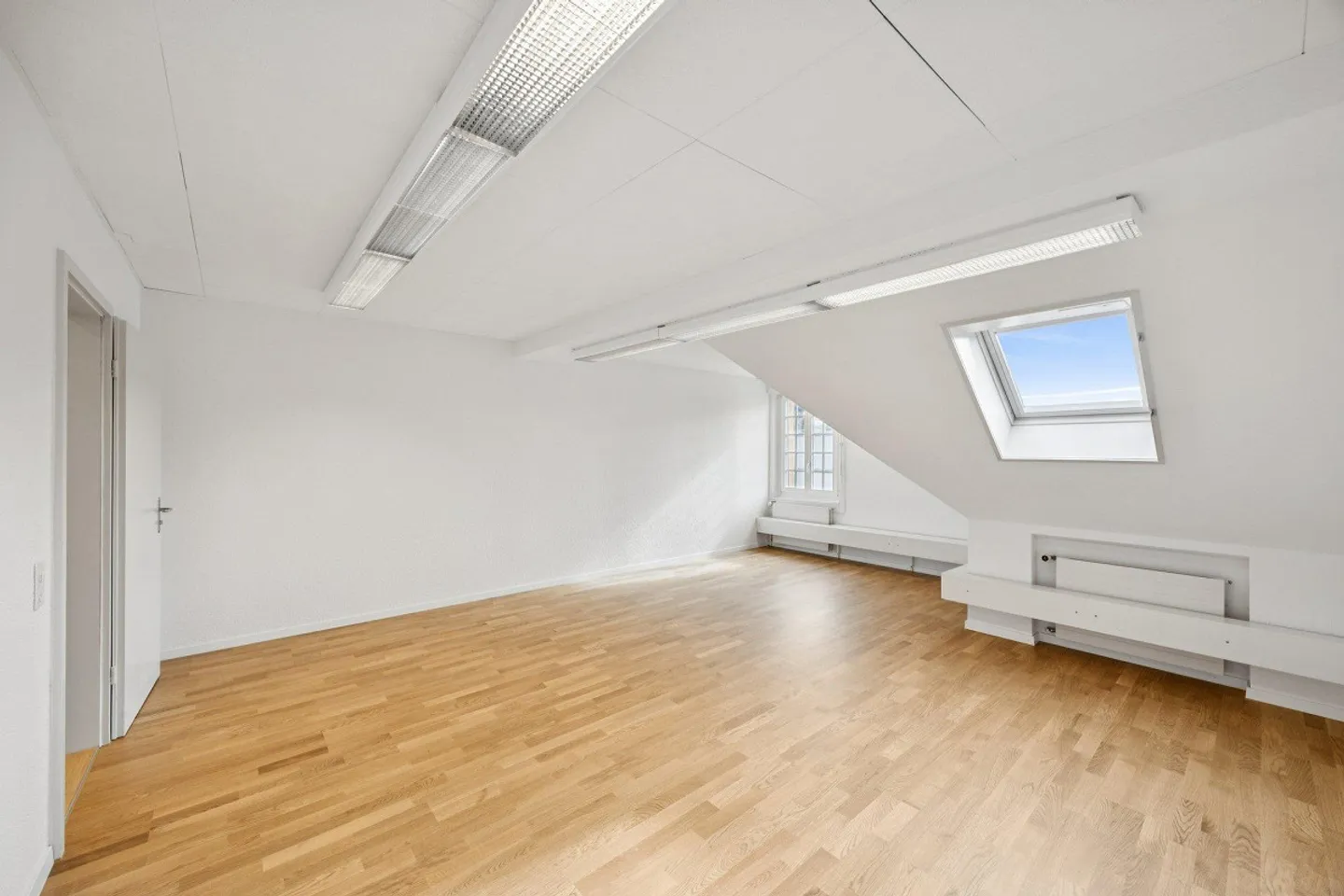 Spazi commerciali moderni, ristrutturati a novembre 2025. - Foto 2 di 5