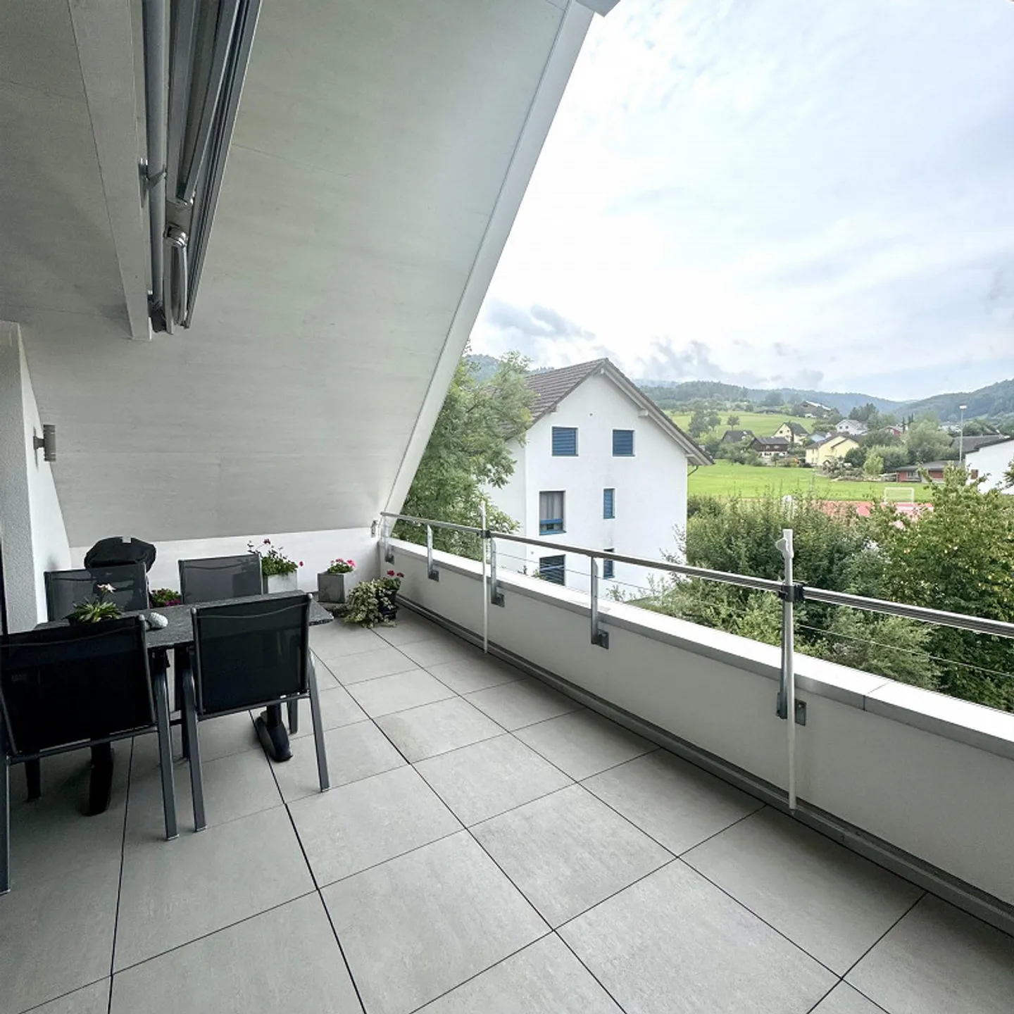 Attico moderno di 5,5 stanze con bella vista - Foto 12 di 14