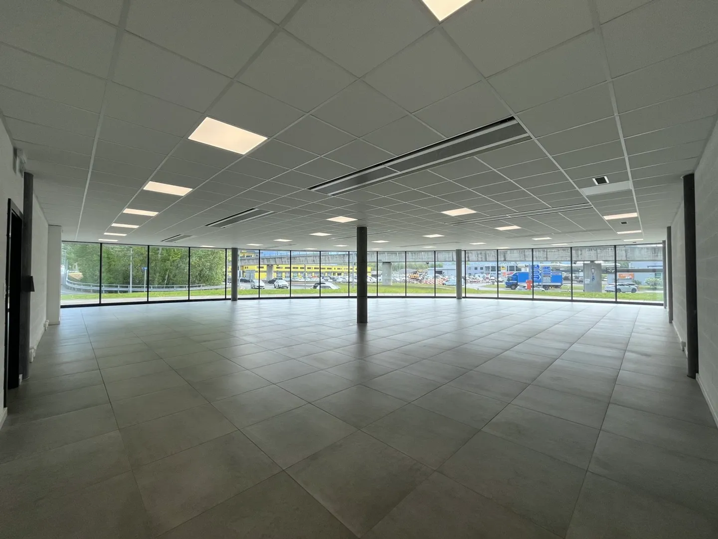 Commercial Showroom Space - Photo 5 of 6