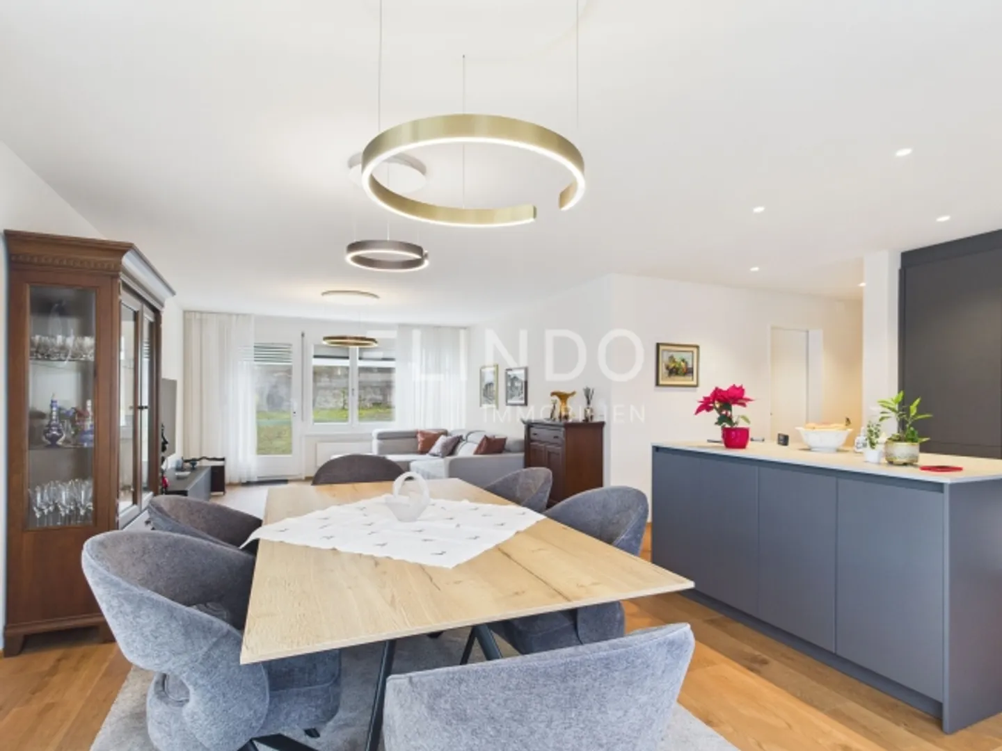 Appartamento giardino 3.5 locali ristrutturato di recente con vista panoramica a Kilchberg - Foto 3 di 11