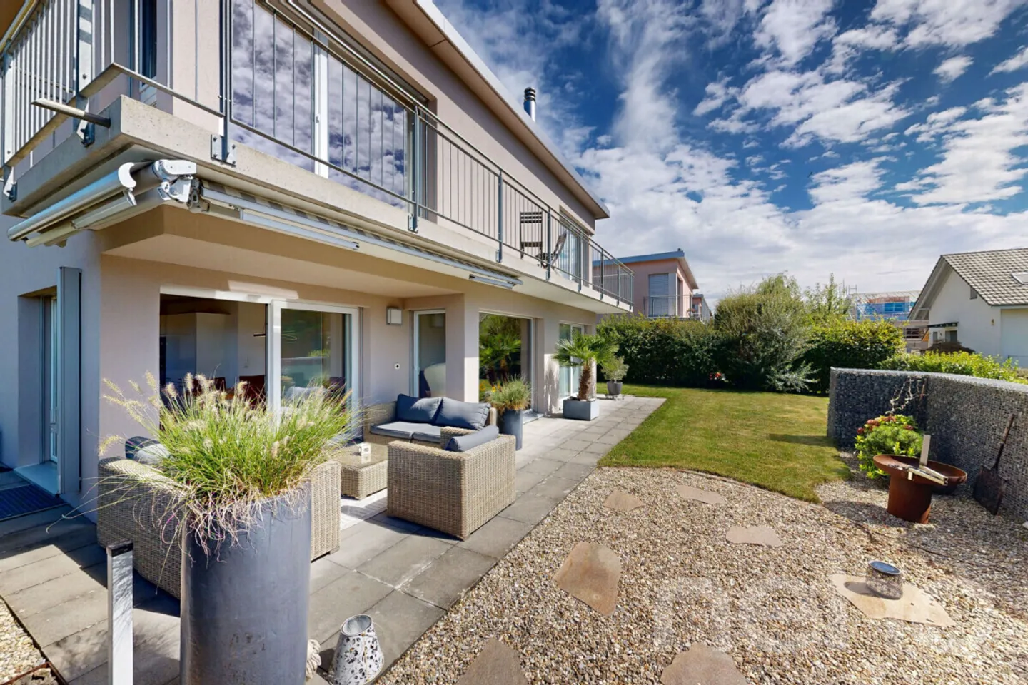 «Charmantes Einfamilienhaus mit liebevoll gestaltetem Garten» - Foto 2 von 13