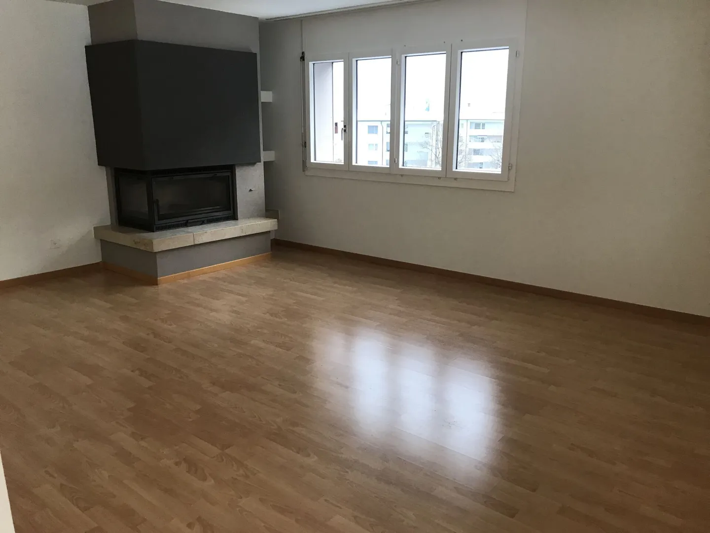 Belle appartement de 4,5 pièces avec grand balcon - Photo 4 sur 6