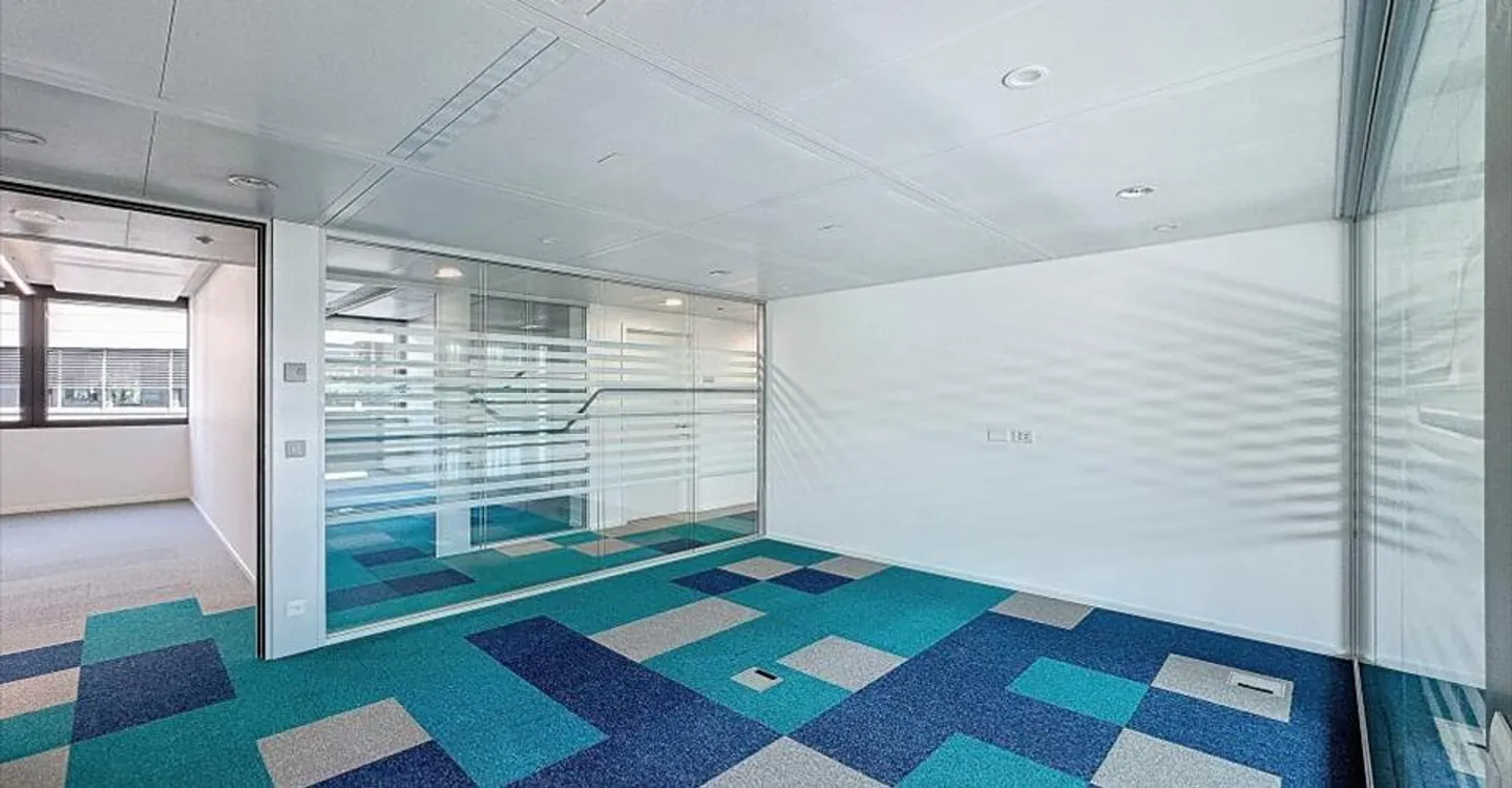 Office space for rent - Photo 4 of 10