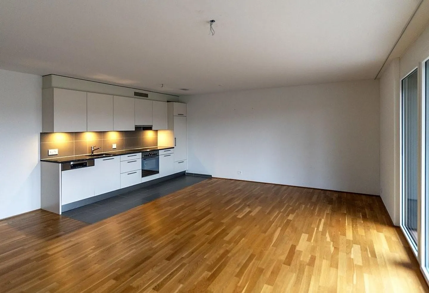 Grazioso appartamento di 2.5 locali a 8106 Adlikon - Foto 3 di 8