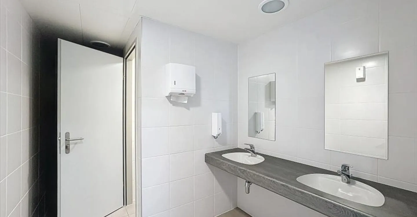 Office space for rent - Photo 2 of 10