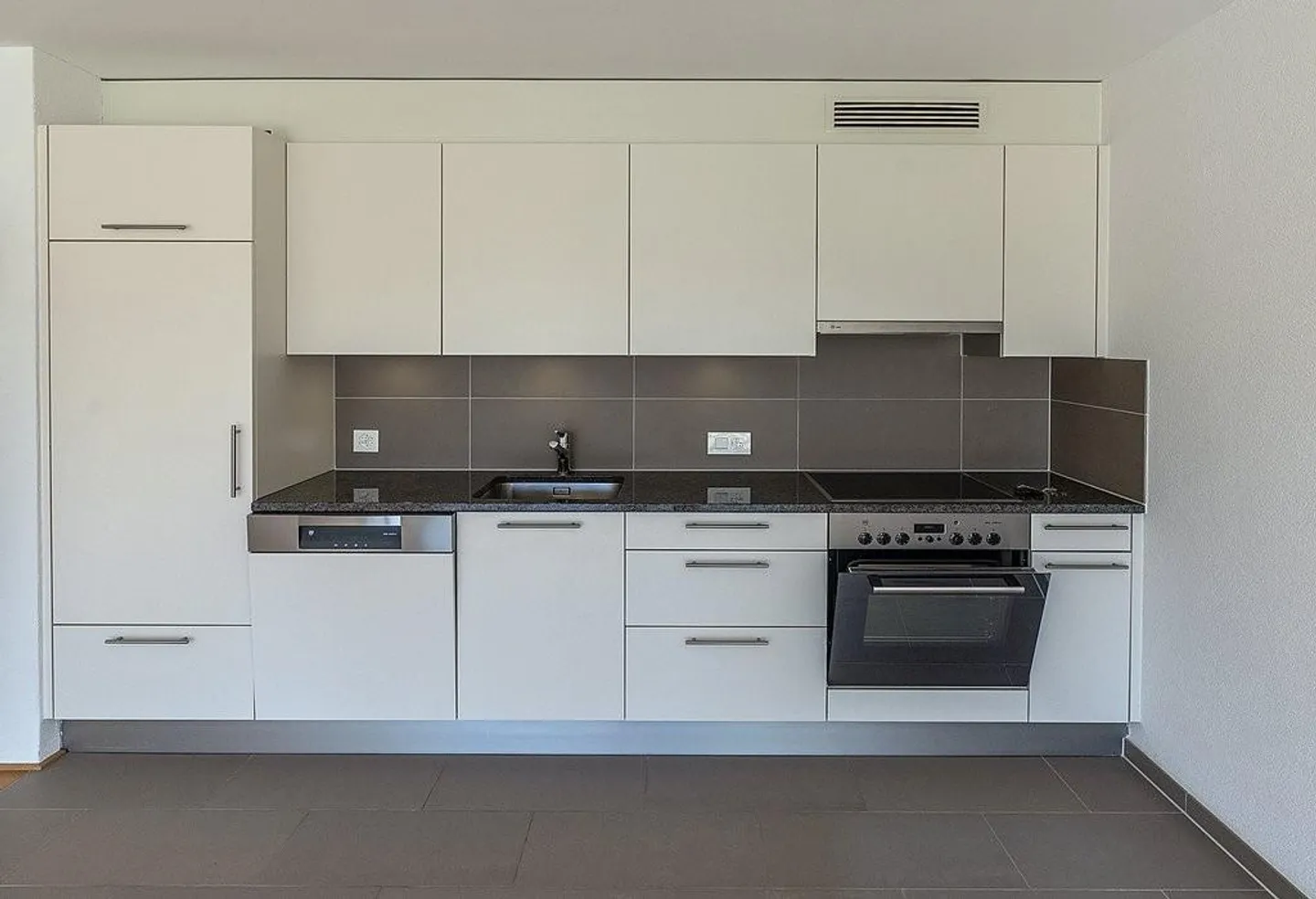 Grazioso appartamento di 2.5 locali a 8106 Adlikon - Foto 4 di 8