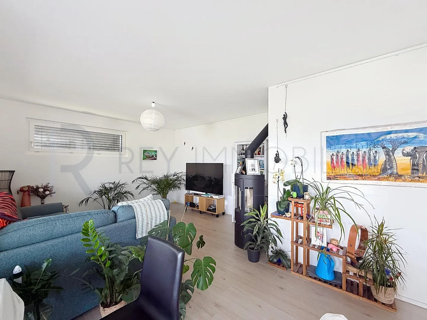 Contemporary Apartment with Terrace - Photo 2 of 5