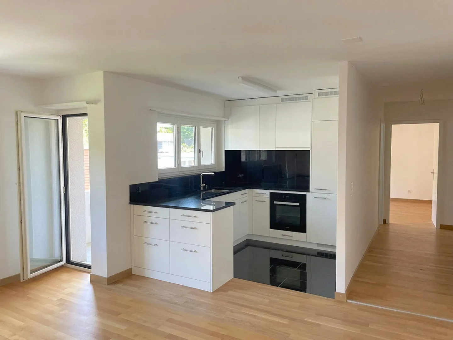 Wunderschöne 2.5 Zimmer Wohnung - Erstvermietung nach Sanierung - Foto 3 von 8