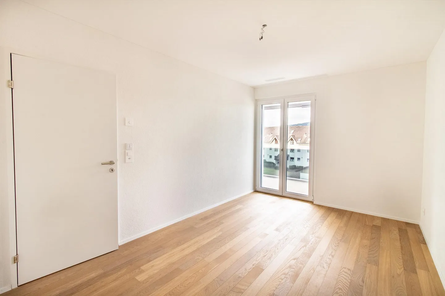 Modern 2½-room apartment in a central location - Photo 3 of 7