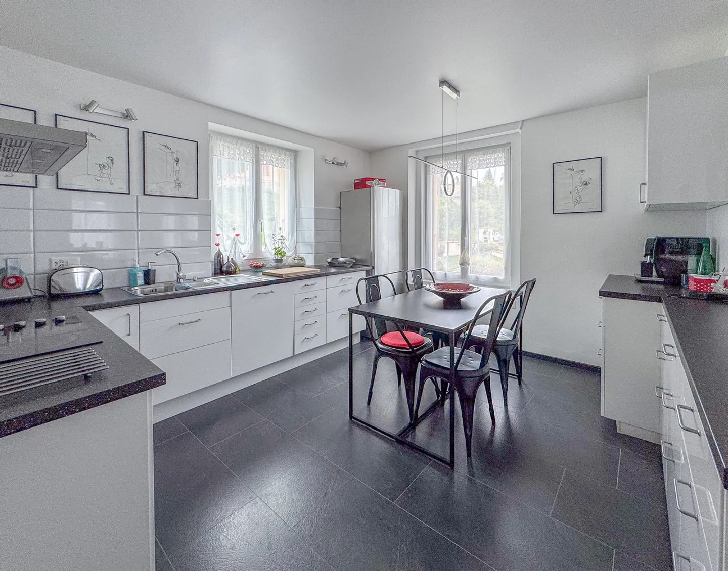 Magnificent rental building with 7 apartments Beautiful garden and covered area - Photo 8 of 27