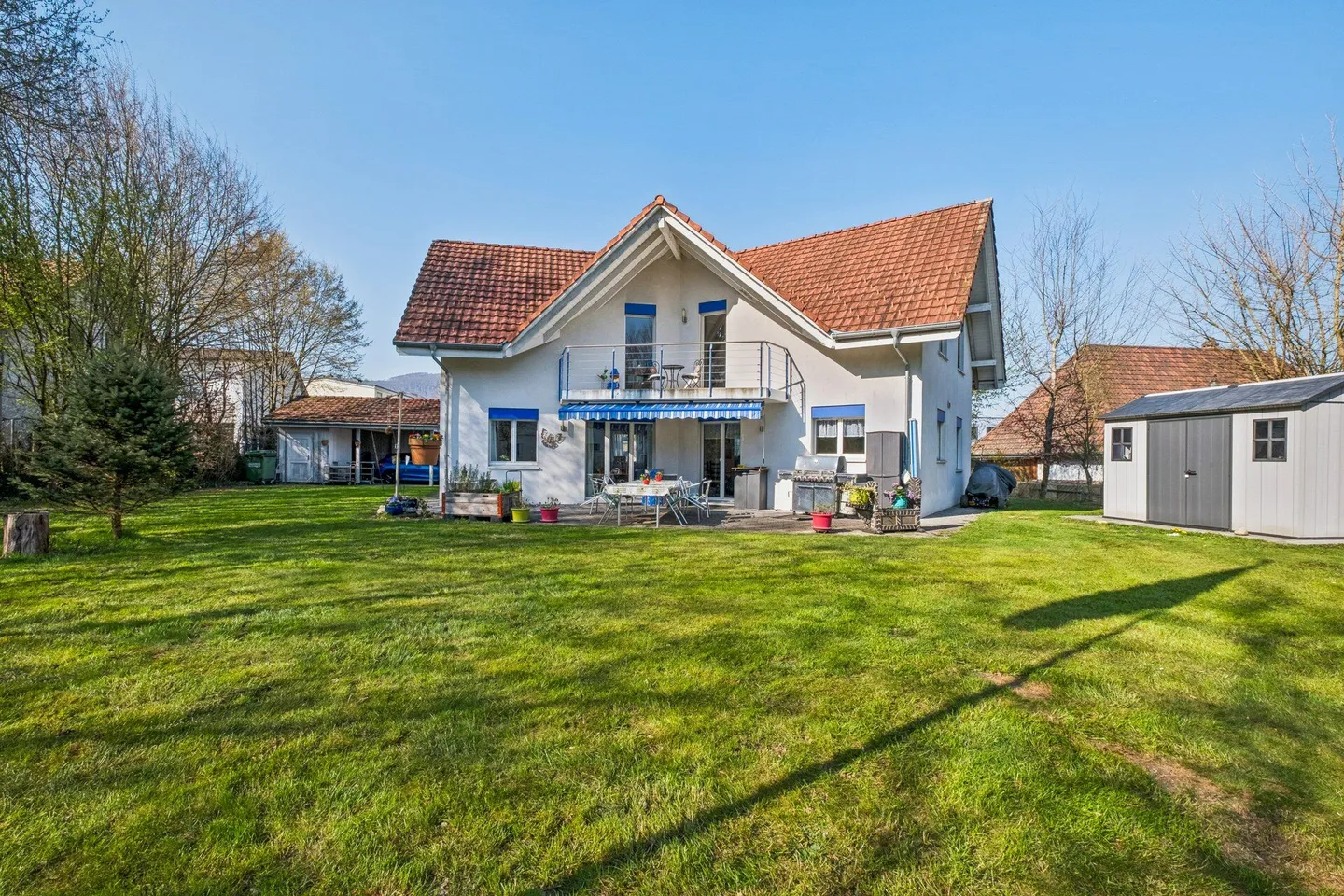 Charmantes Familienhaus mit Garten - Foto 1 von 11