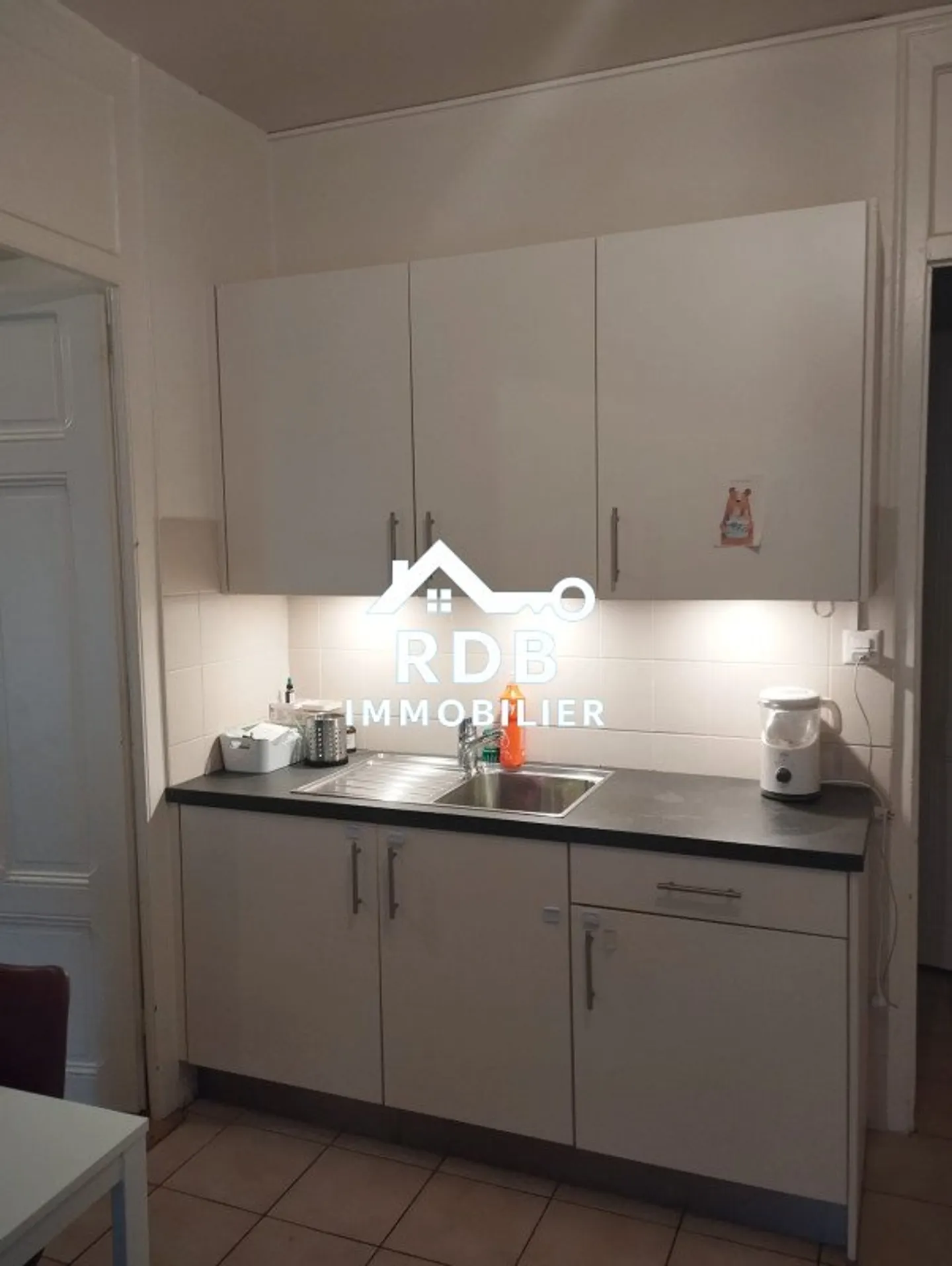 2-Zimmer-Wohnung im 3. Stock ohne Aufzug in Genf 1205 - Foto 2 von 2