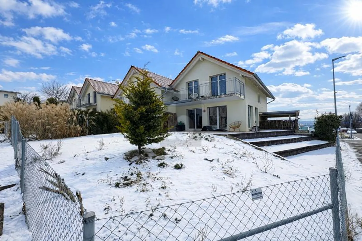 SPACIOUS, BRIGHT AND FAMILY-FRIENDLY - Photo 1 of 6