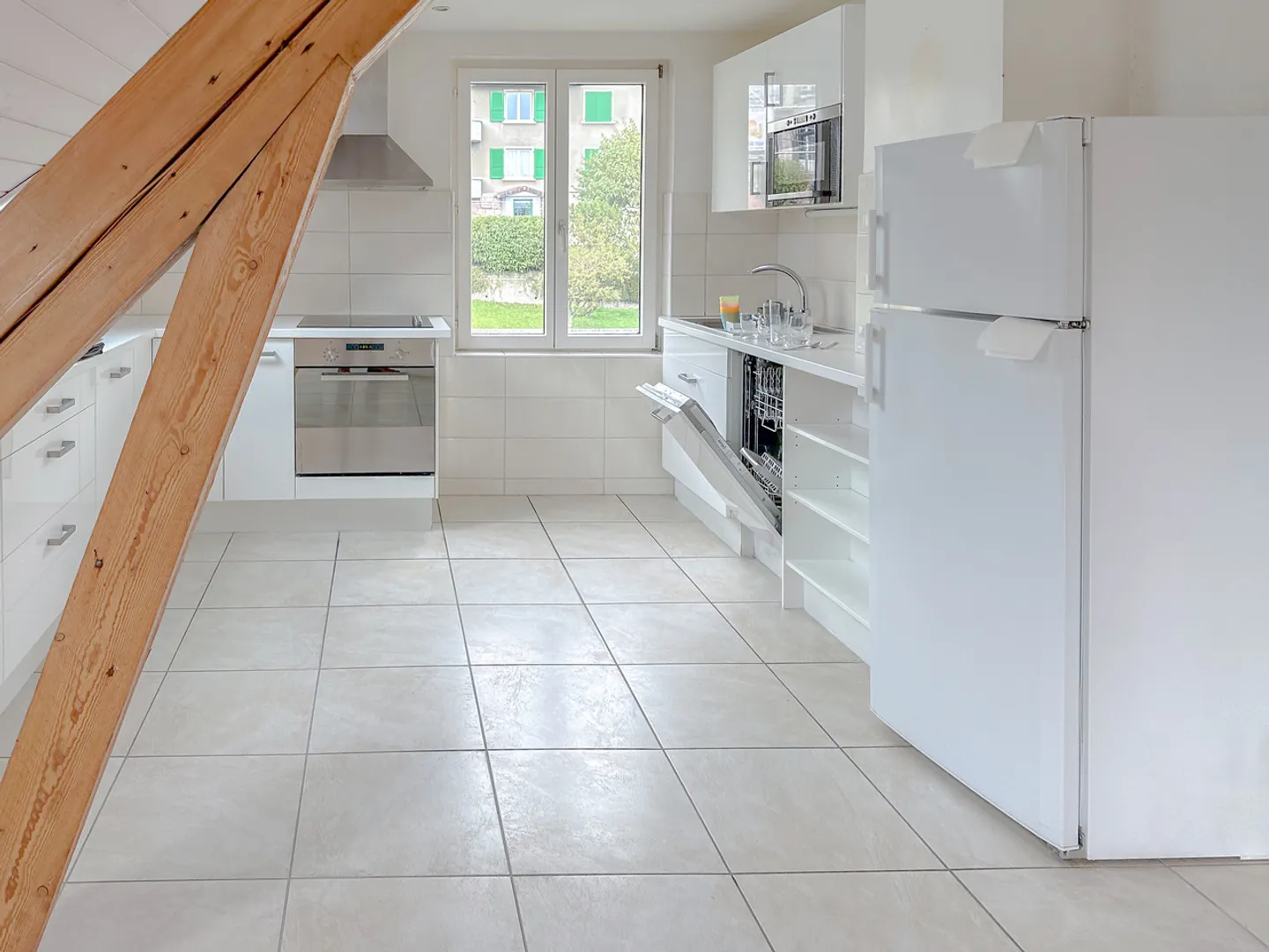 Magnificent rental building with 7 apartments Beautiful garden and covered area - Photo 18 of 27