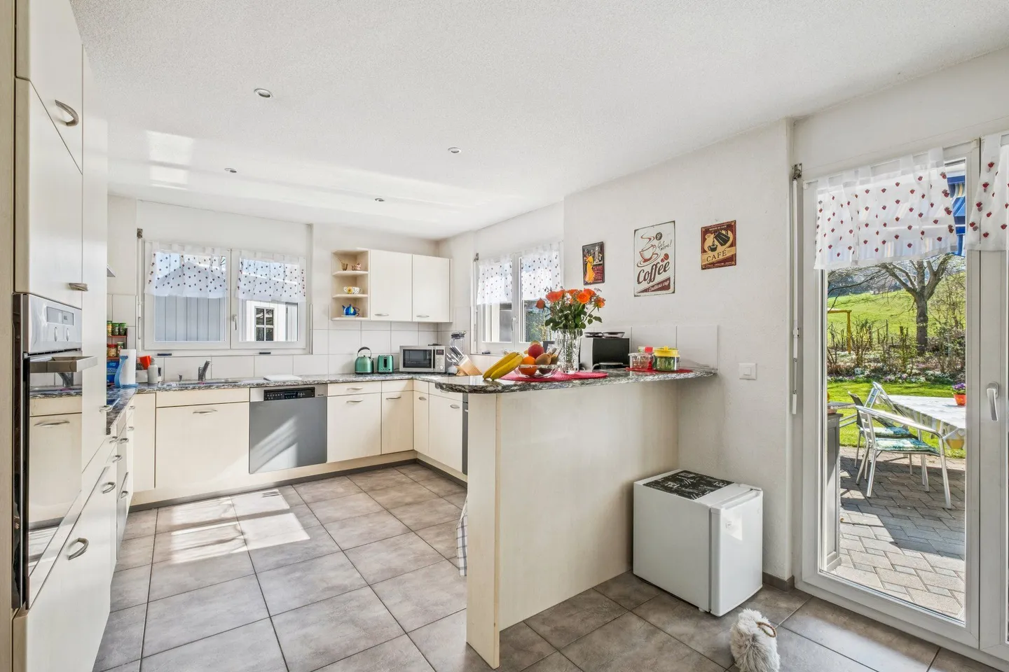 Charmantes Familienhaus mit Garten - Foto 3 von 11