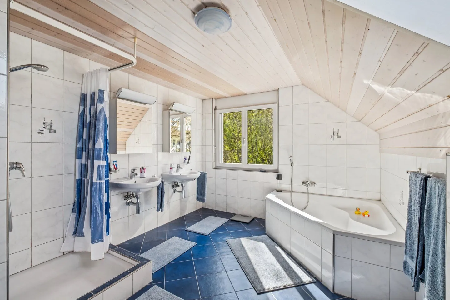 Charmantes Familienhaus mit Garten - Foto 5 von 11