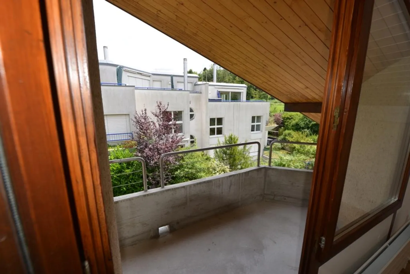 Charming 2.5-room attic apartment with balcony in Bottmingen - Photo 1 of 18