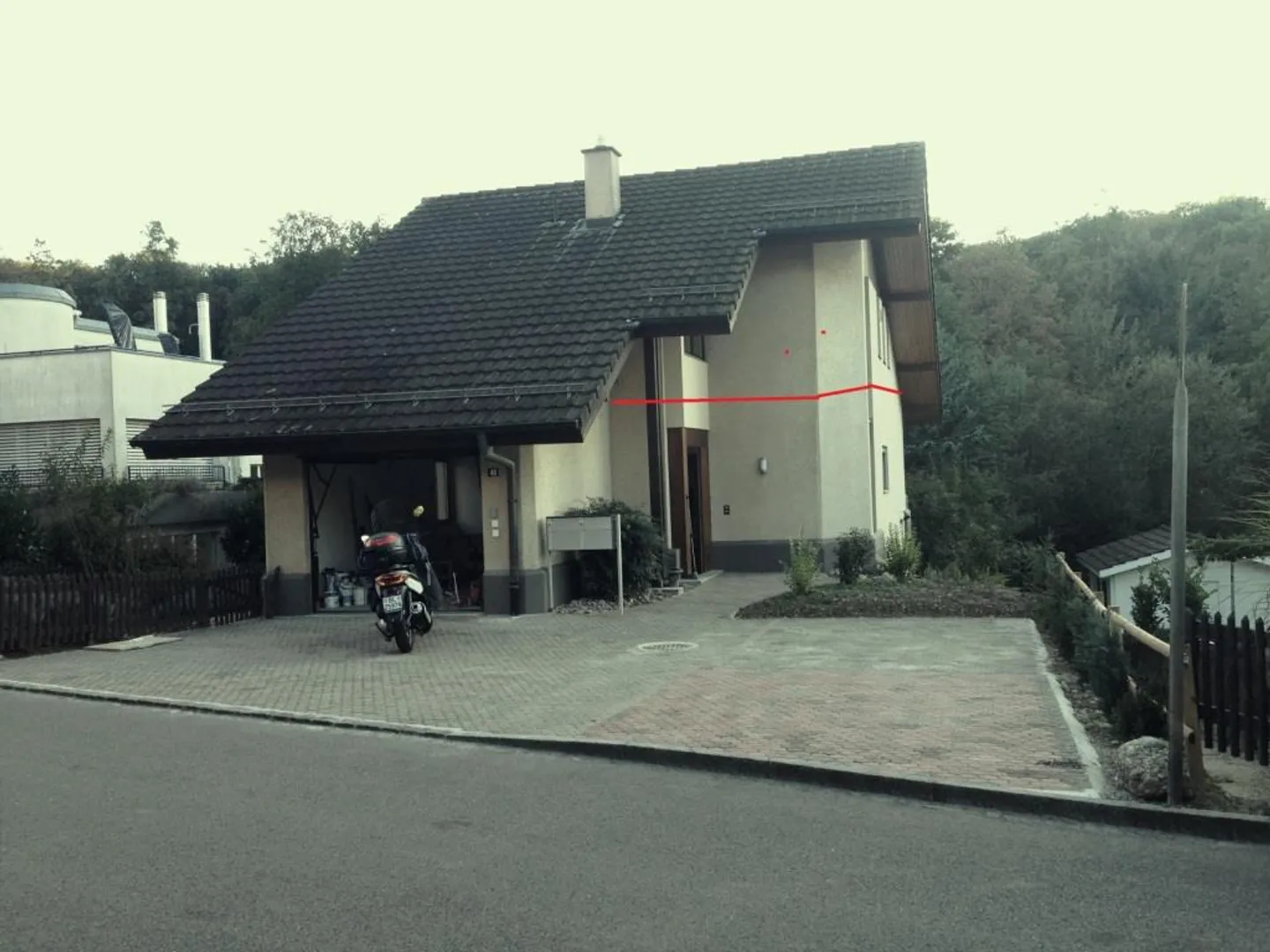 Charming 2.5-room attic apartment with balcony in Bottmingen - Photo 4 of 18