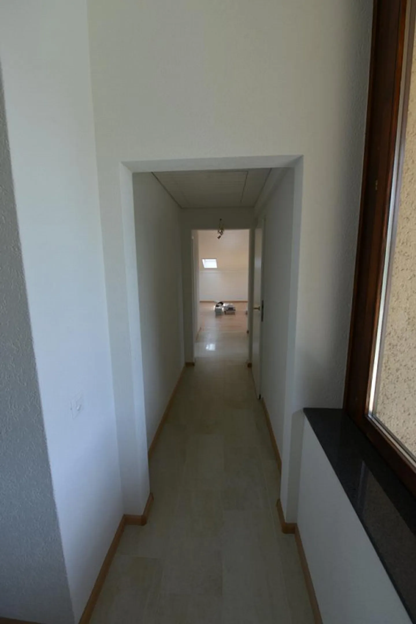 Charming 2.5-room attic apartment with balcony in Bottmingen - Photo 6 of 18