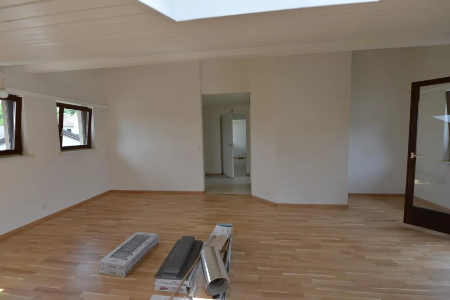 Charming 2.5-room attic apartment with balcony in Bottmingen - Photo 16 of 18