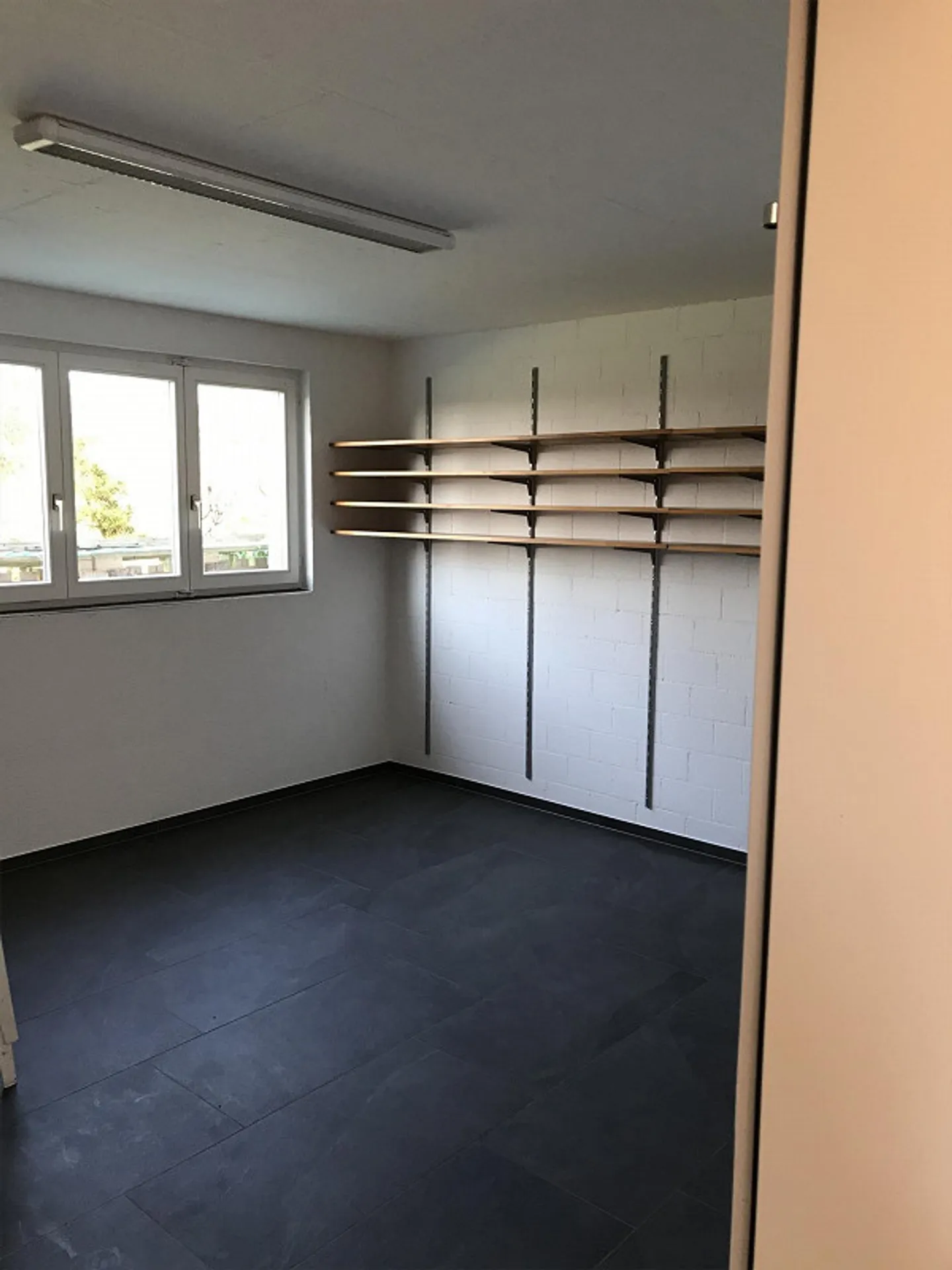 Small, large single-family house in a quiet residential area - Photo 25 of 30