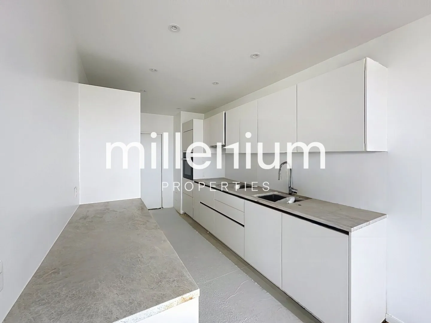 Elegant Apartment with Panoramic Views - Photo 6 of 11