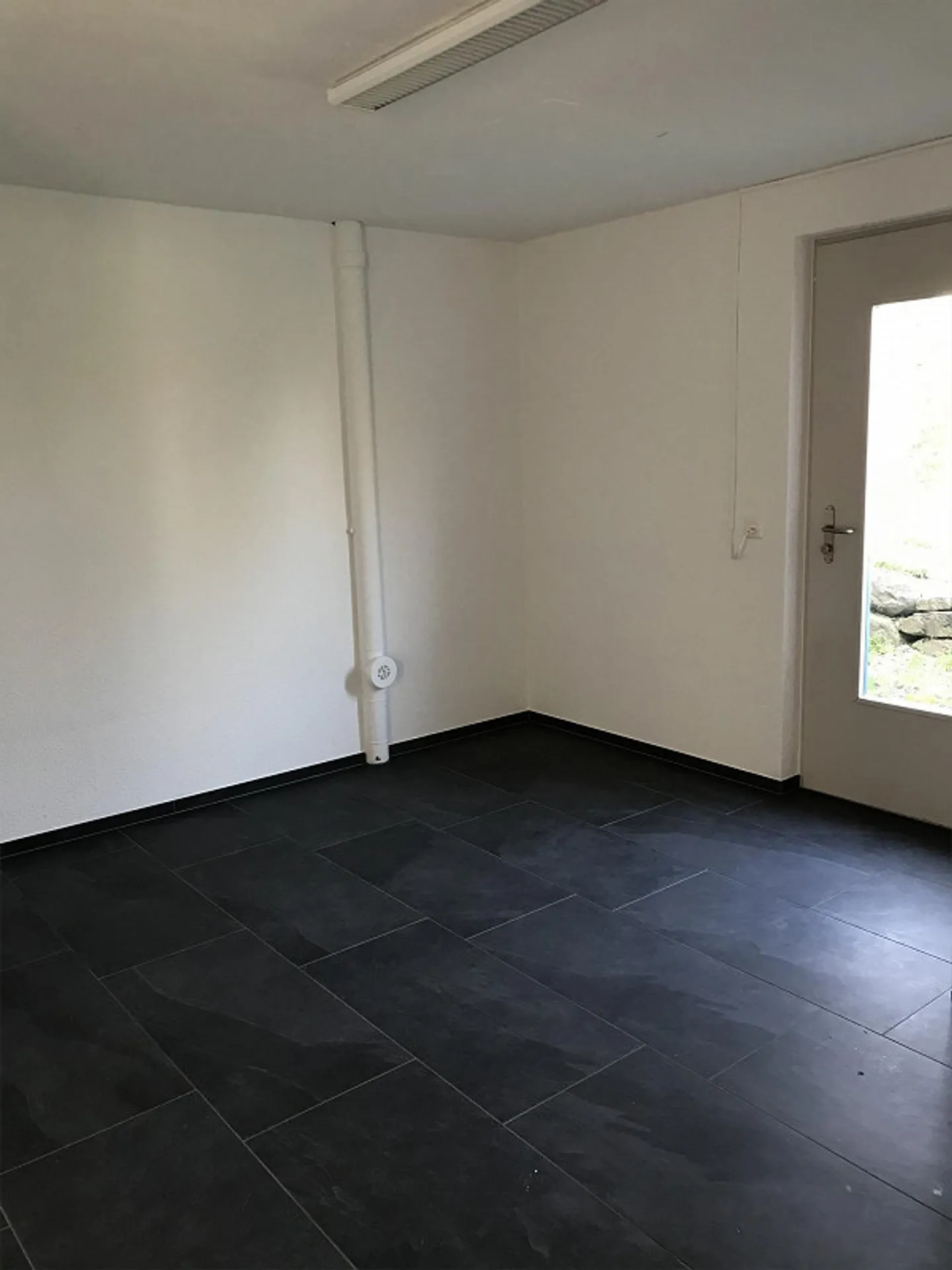 Small, large single-family house in a quiet residential area - Photo 26 of 30