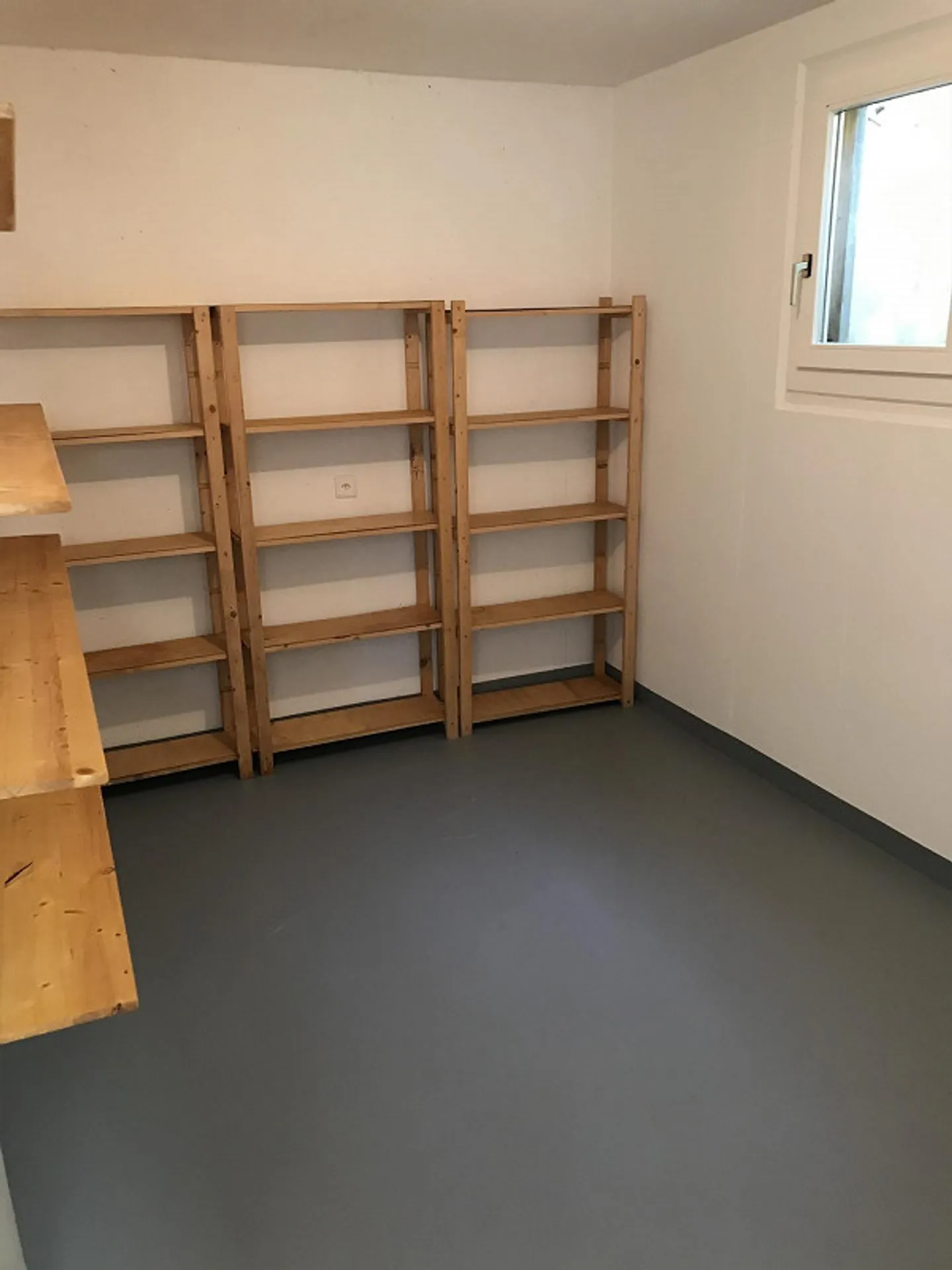 Small, large single-family house in a quiet residential area - Photo 28 of 30