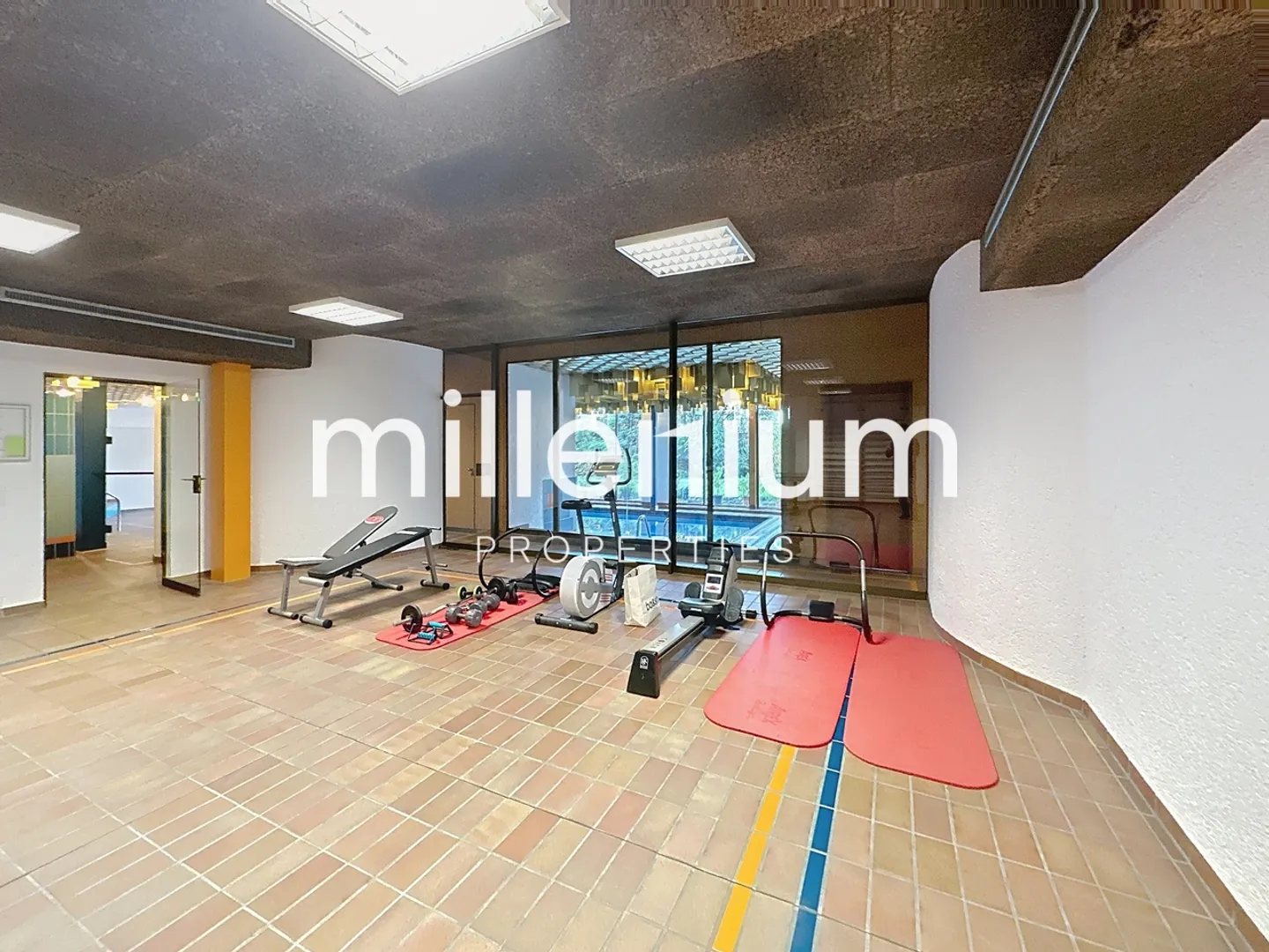 Elegant Apartment with Panoramic Views - Photo 11 of 11