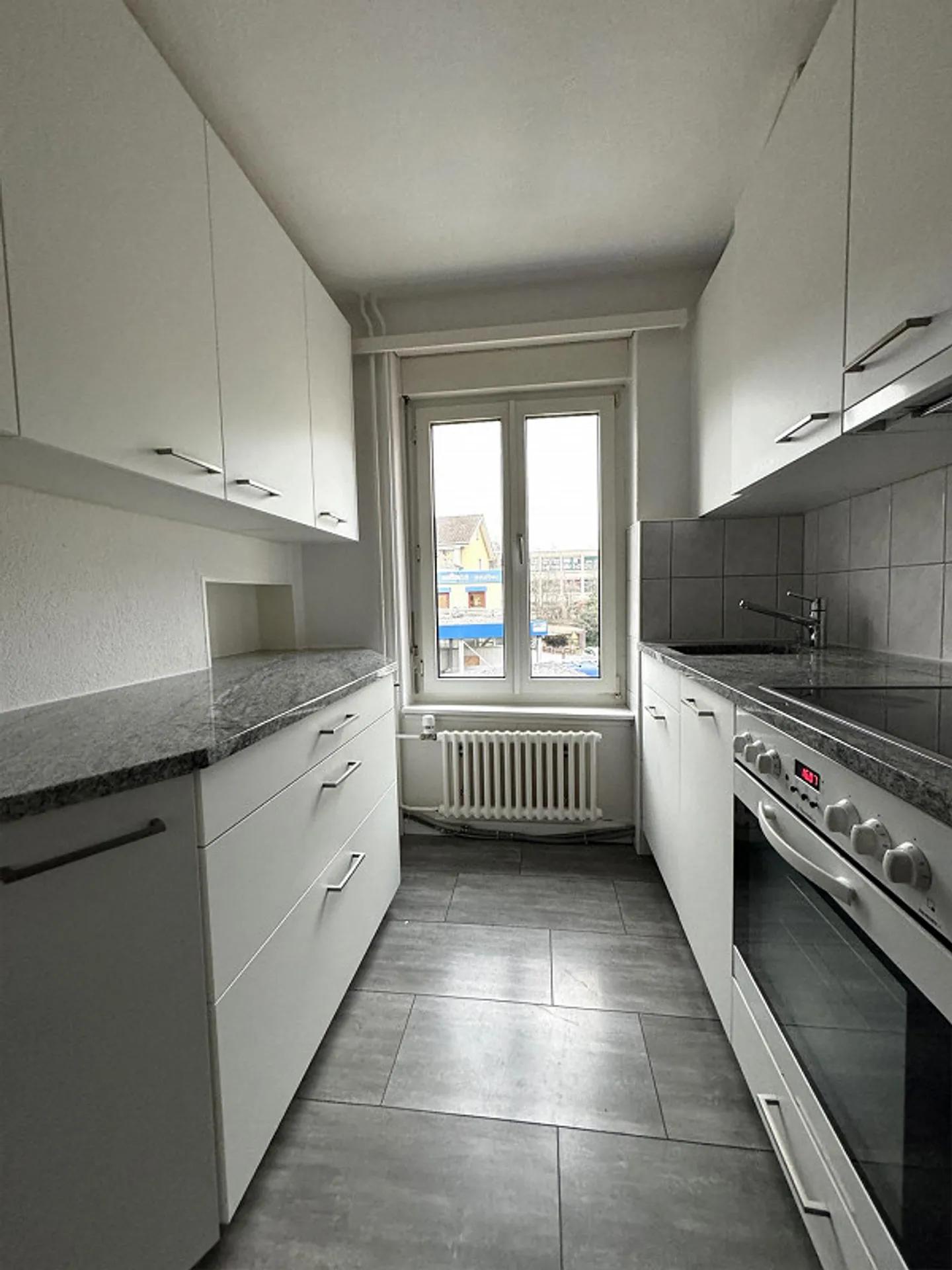 Appartamento accogliente con 4 stanze con torre di lavaggio privata e ampio balcone - Foto 3 di 10