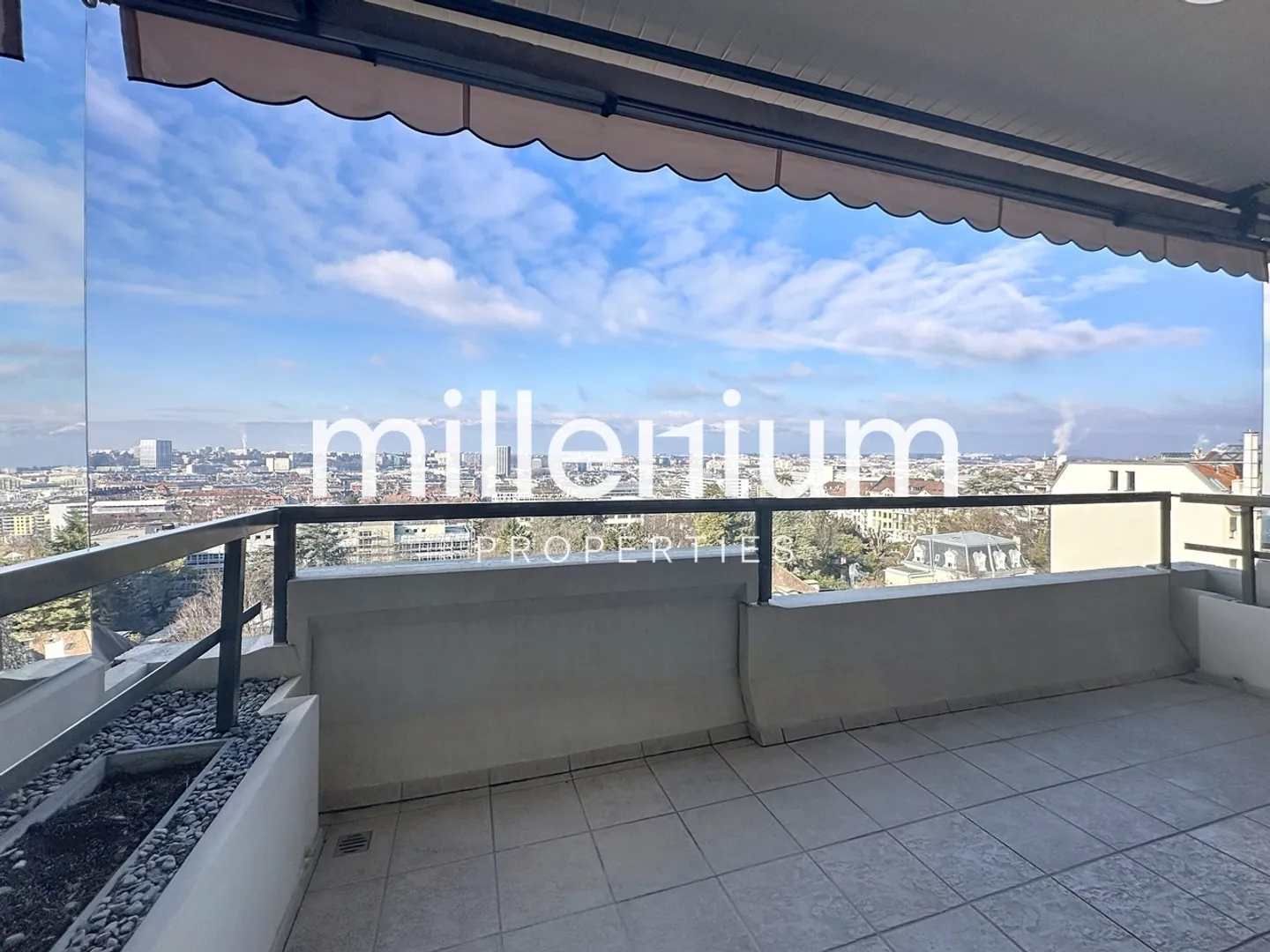 Elegant Apartment with Panoramic Views - Photo 2 of 11