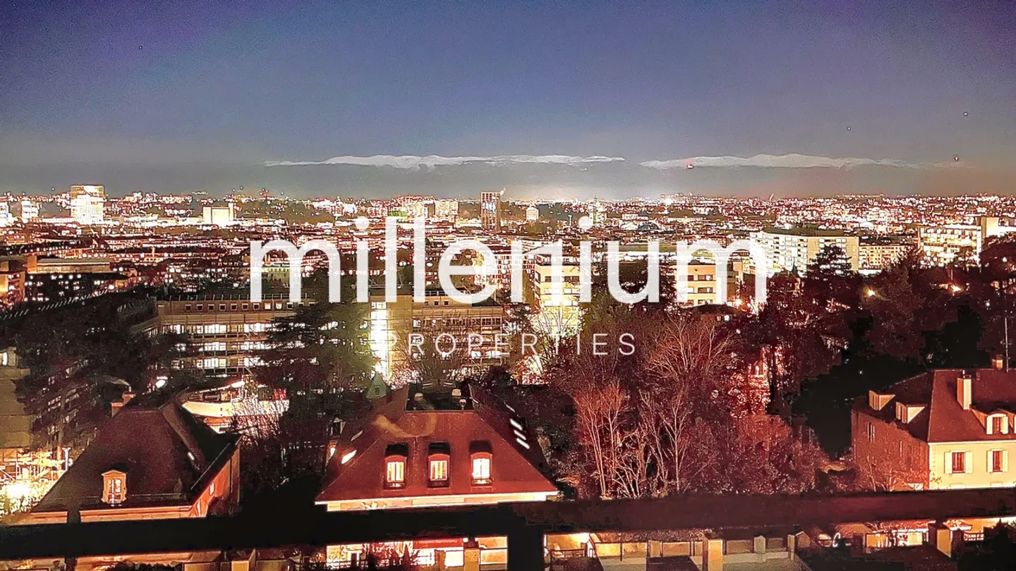 Elegant Apartment with Panoramic Views - Photo 3 of 11